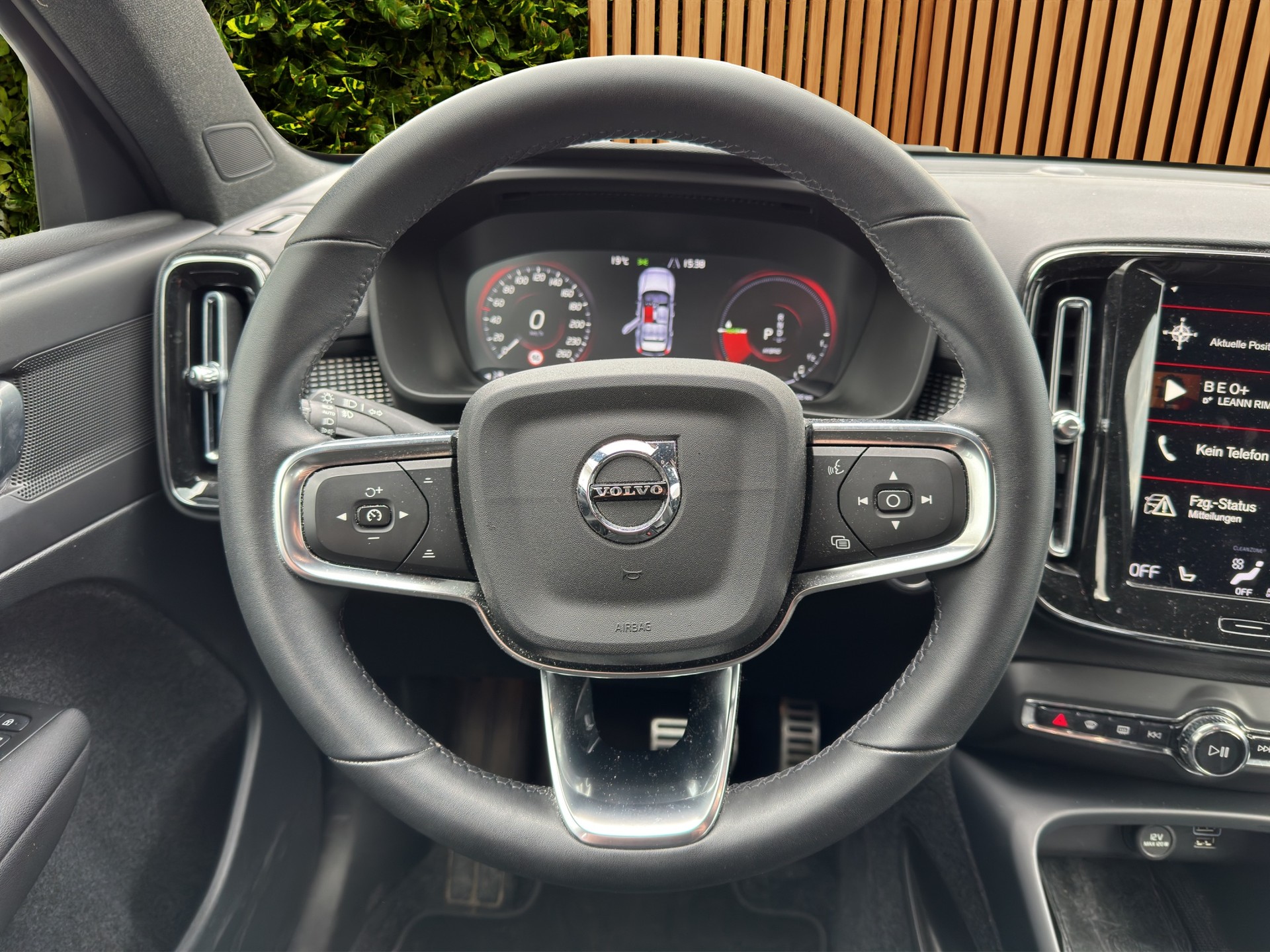 VOLVO XC40 1.5 T4 PiH R-Design-image-10