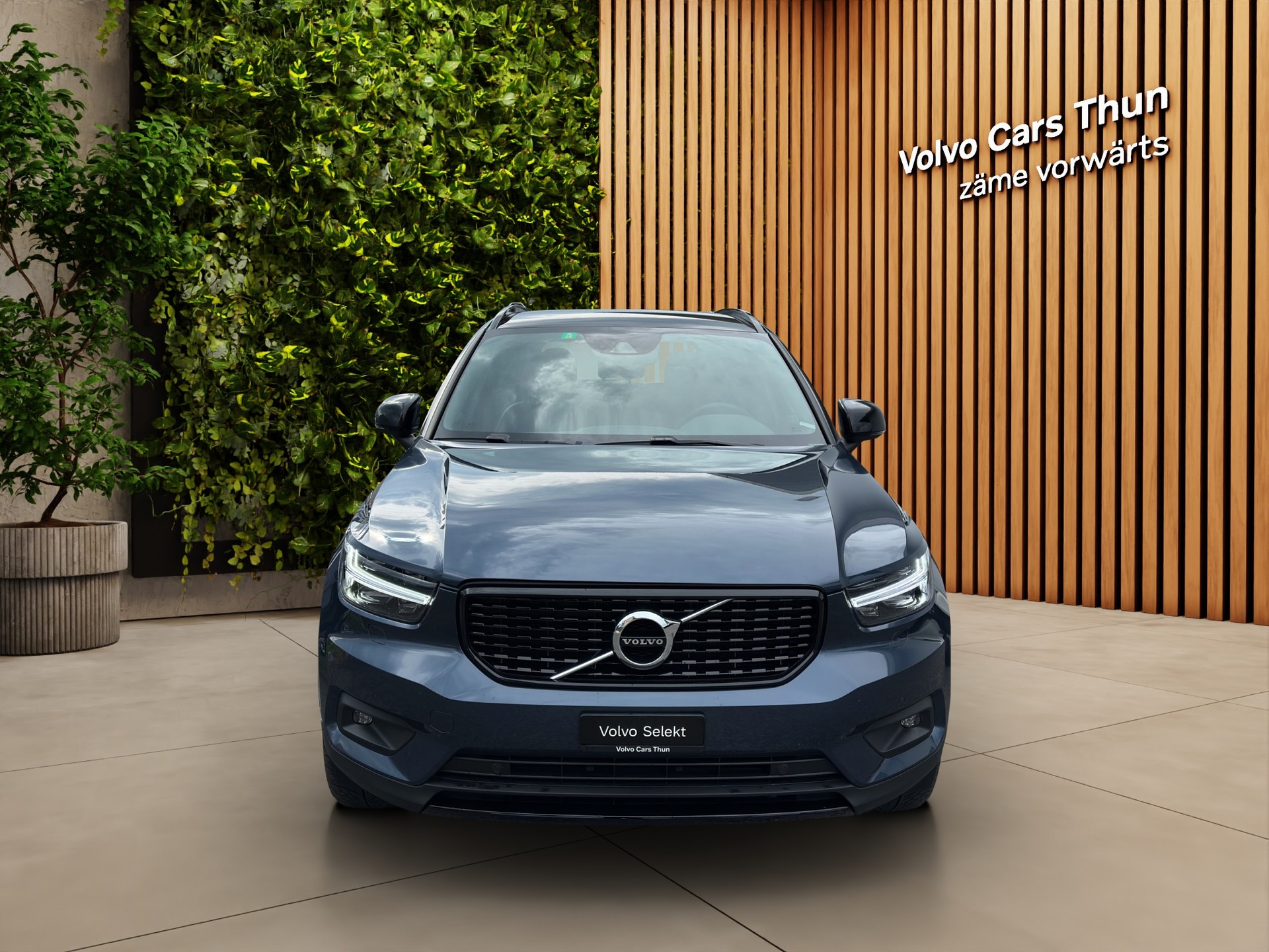 VOLVO XC40 1.5 T4 PiH R-Design-image-1