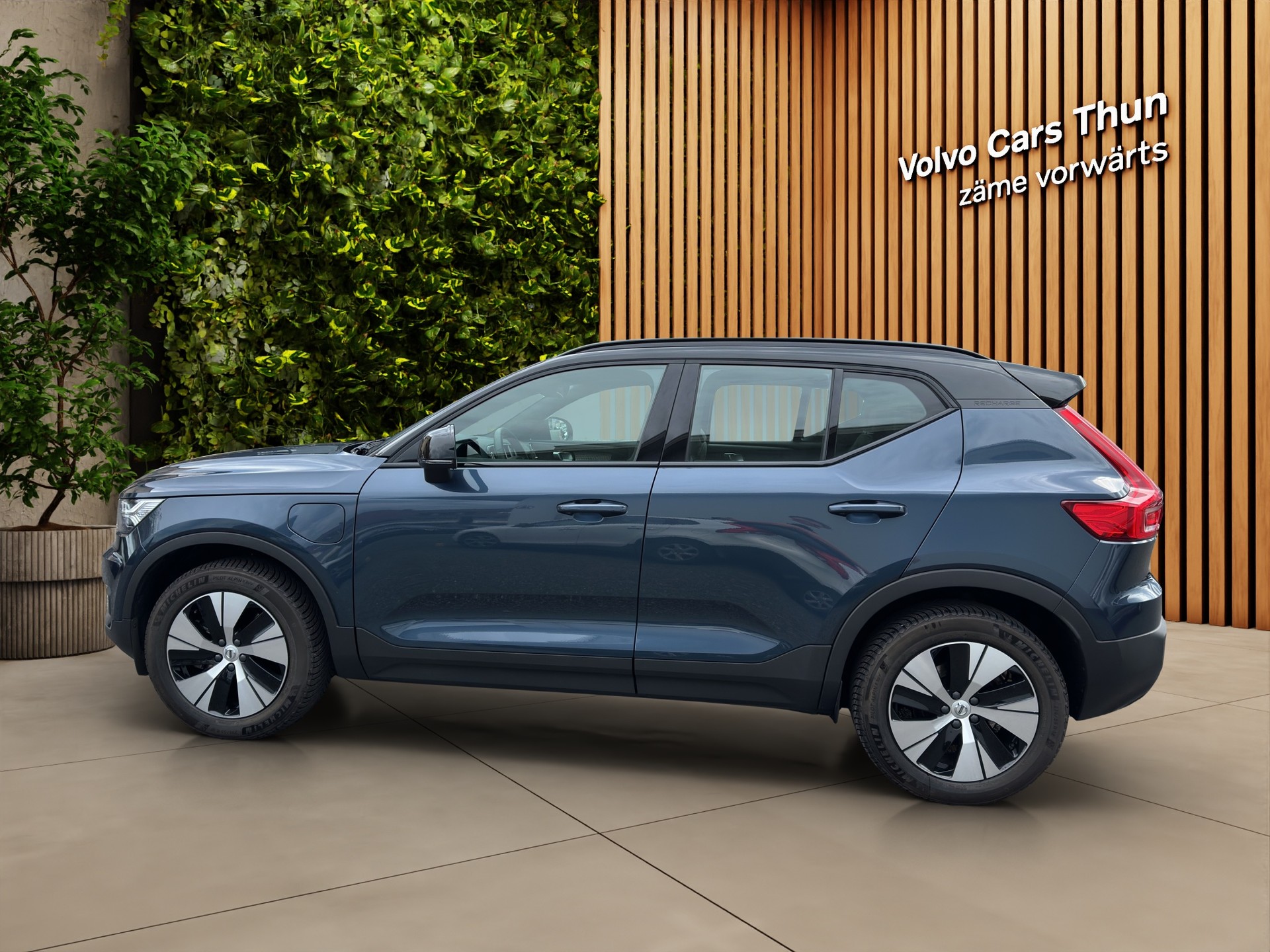 VOLVO XC40 1.5 T4 PiH R-Design-image-4