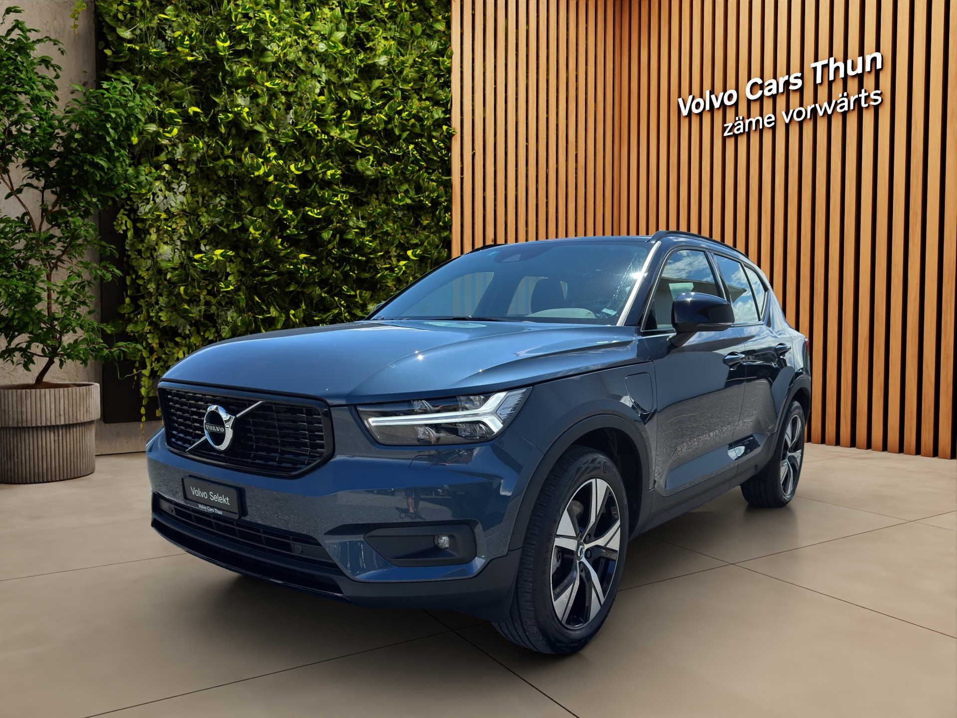VOLVO XC40 1.5 T4 PiH R-Design-image-0