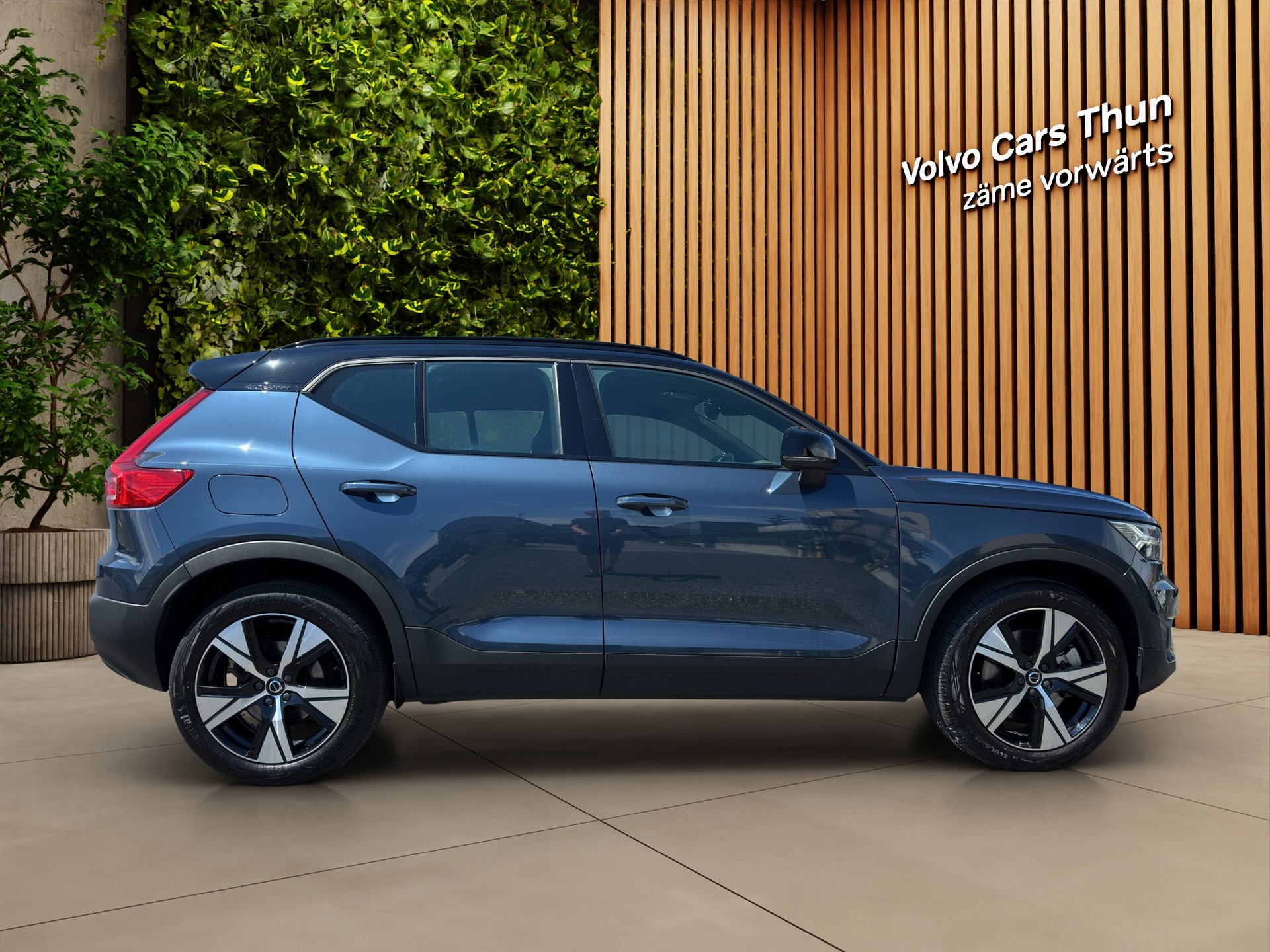 VOLVO XC40 1.5 T4 PiH R-Design-image-3