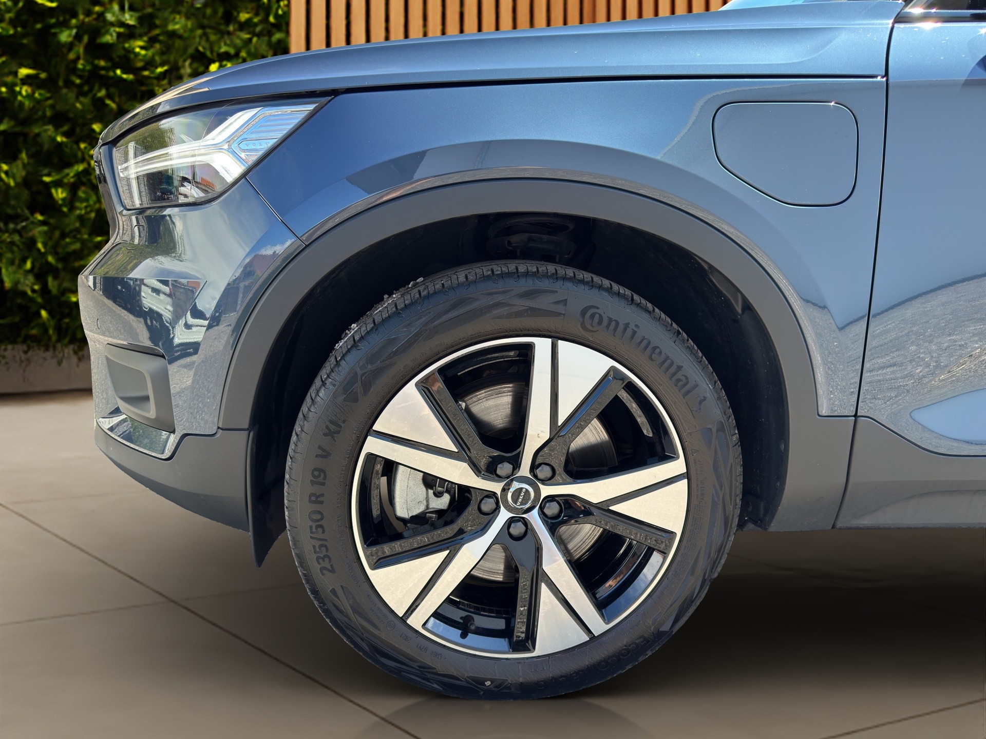 VOLVO XC40 1.5 T4 PiH R-Design-image-8