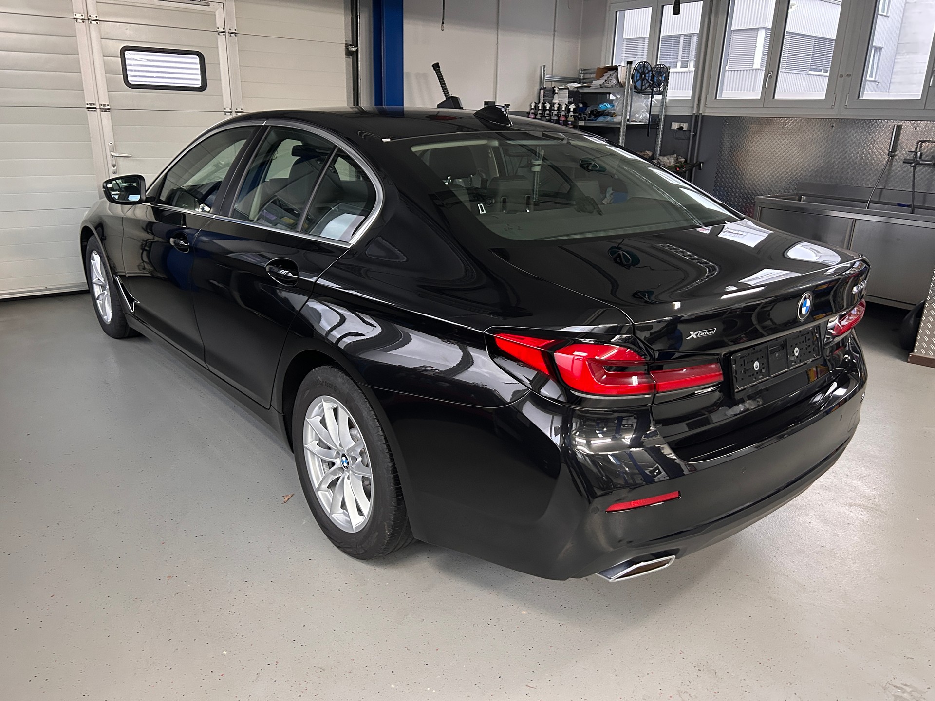 BMW 530i xDrive 48V Steptronic-image-3