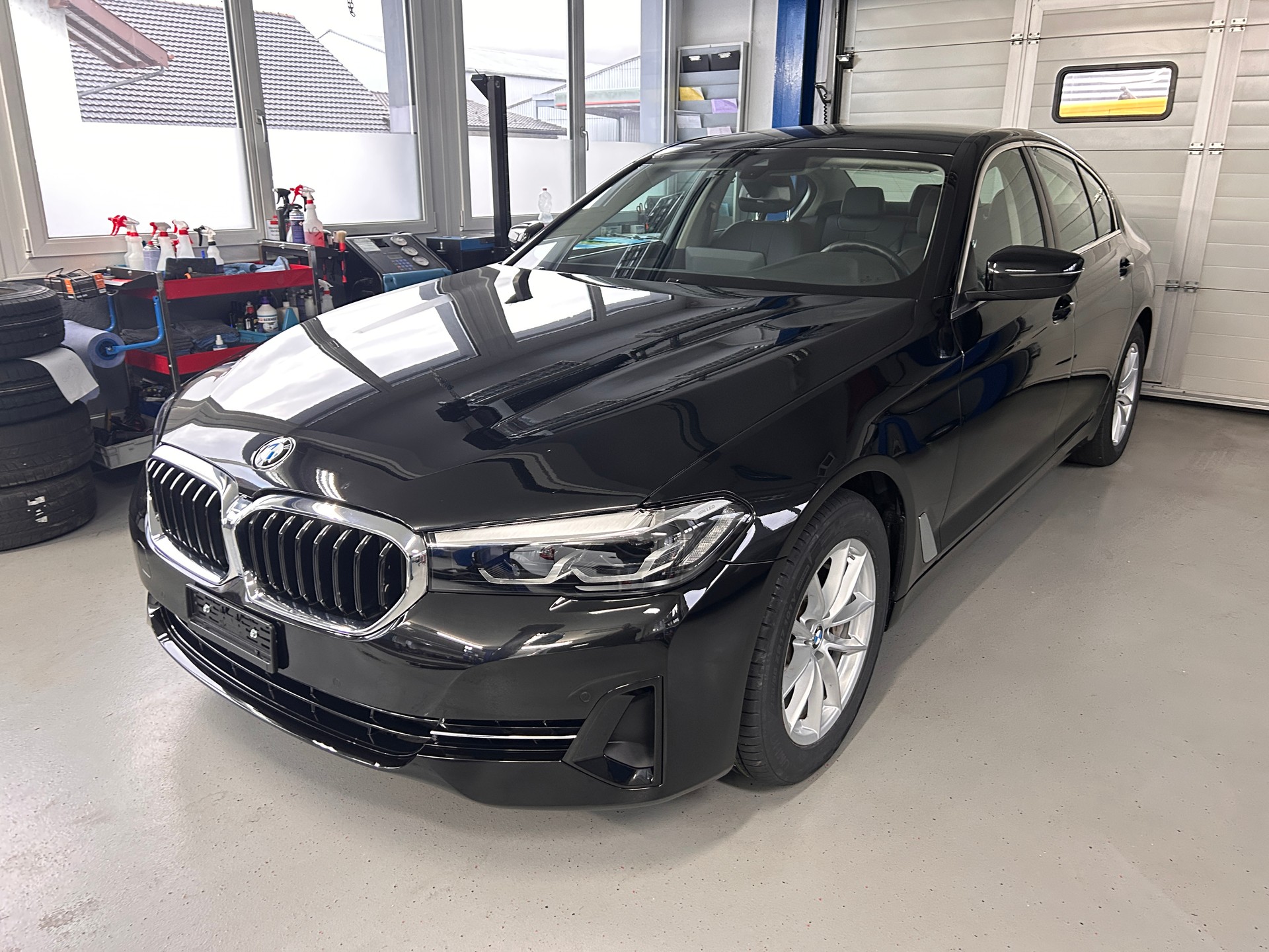 BMW 530i xDrive 48V Steptronic-image-0