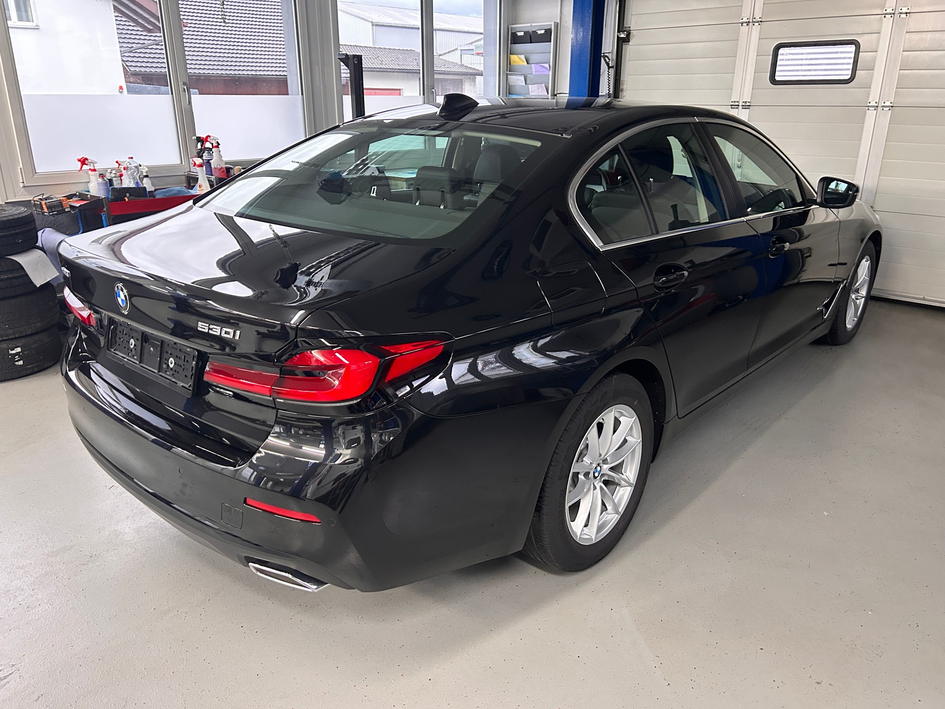 BMW 530i xDrive 48V Steptronic-image-2