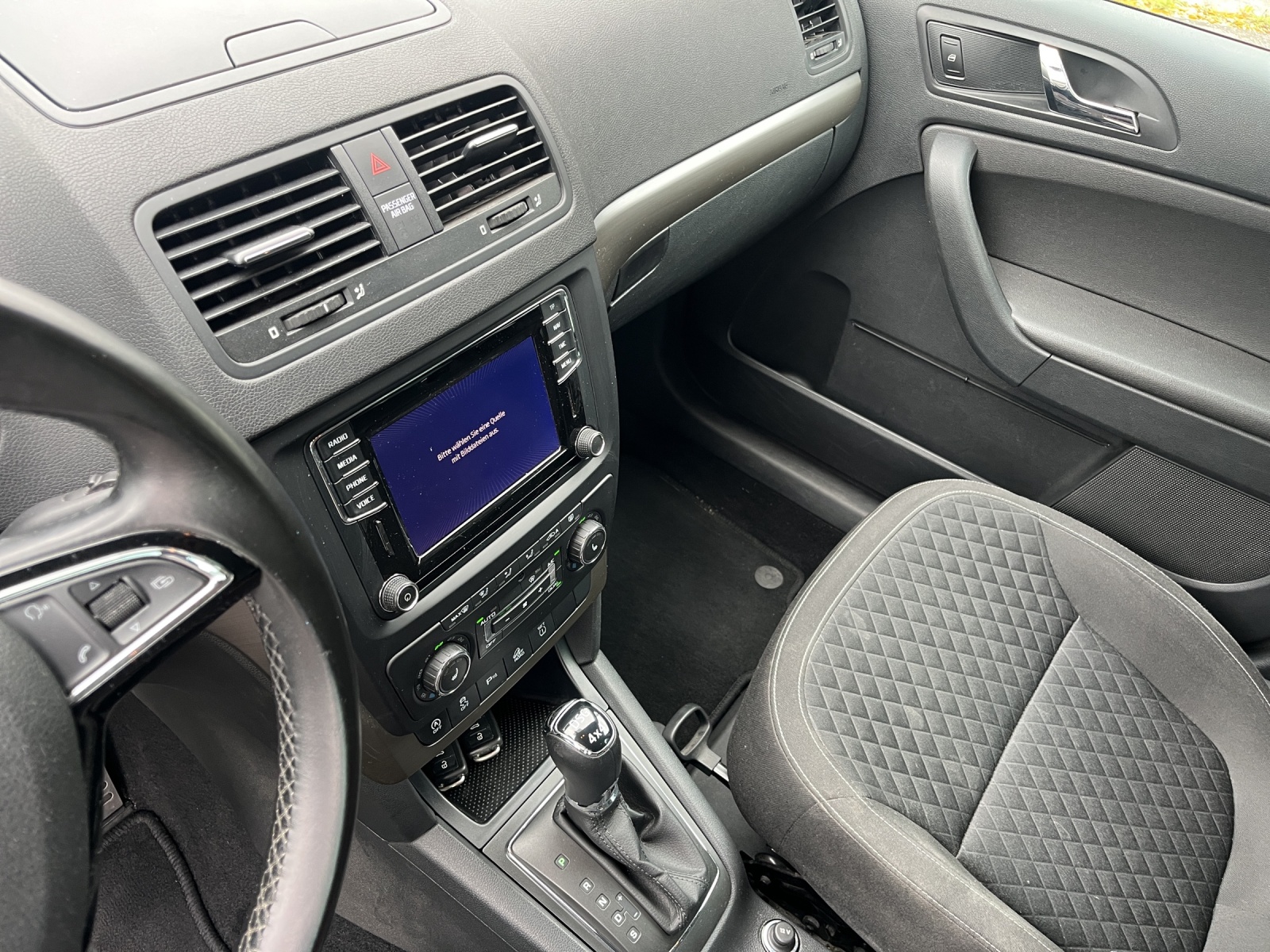 SKODA Yeti Outdoor 2.0 TDI 150 Ambition 4x4 DSG-image-9