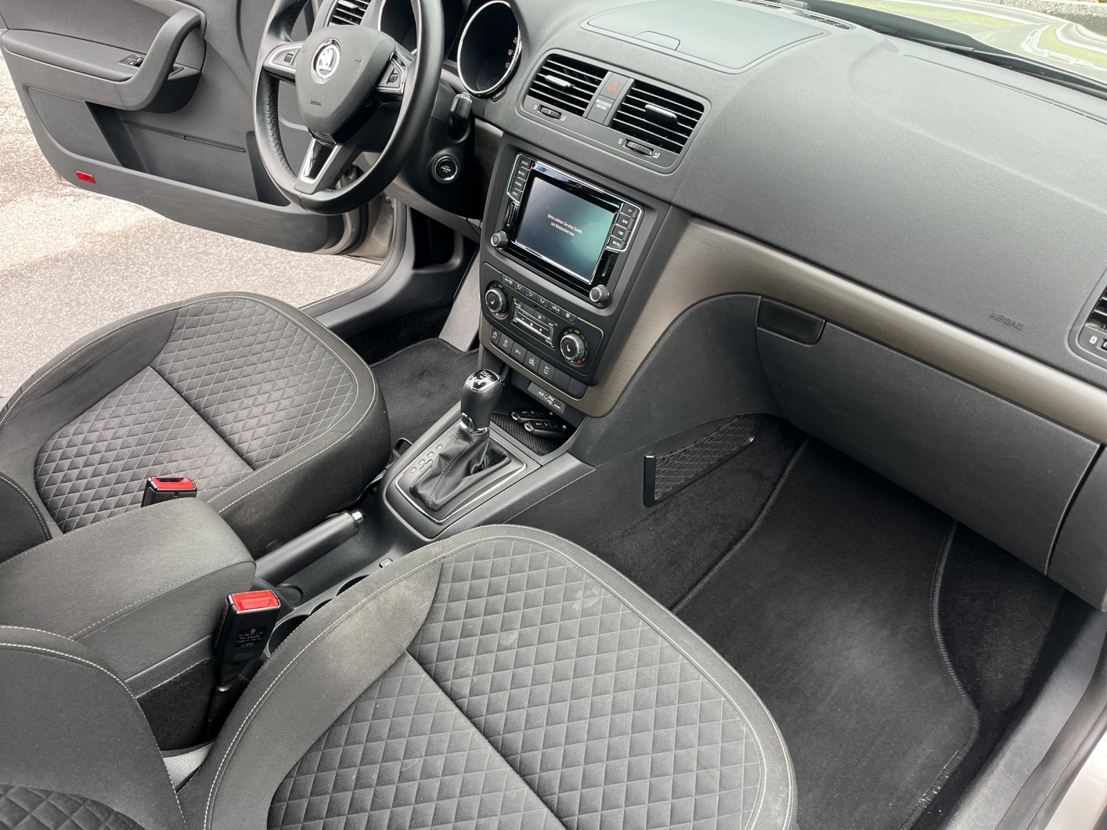 SKODA Yeti Outdoor 2.0 TDI 150 Ambition 4x4 DSG-image-11