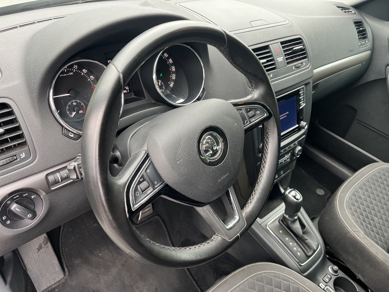 SKODA Yeti Outdoor 2.0 TDI 150 Ambition 4x4 DSG-image-8
