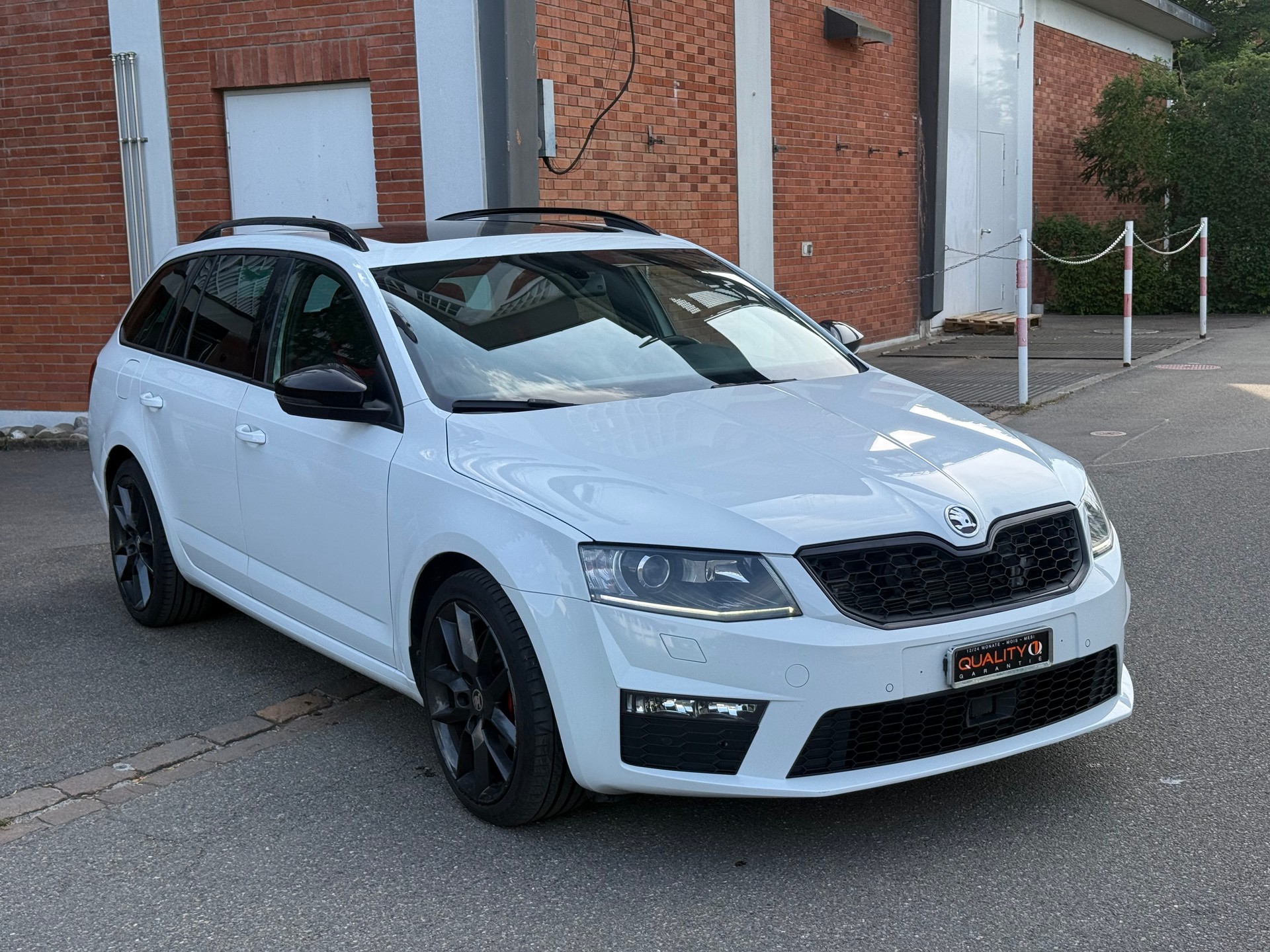 SKODA Octavia Combi 2.0 TSI RS DSG-image-2