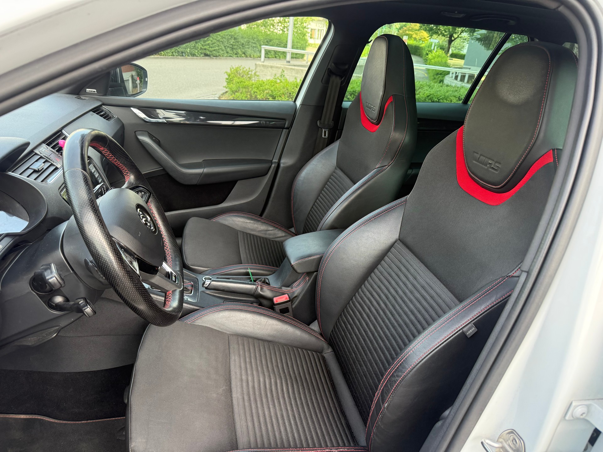 SKODA Octavia Combi 2.0 TSI RS DSG-image-6