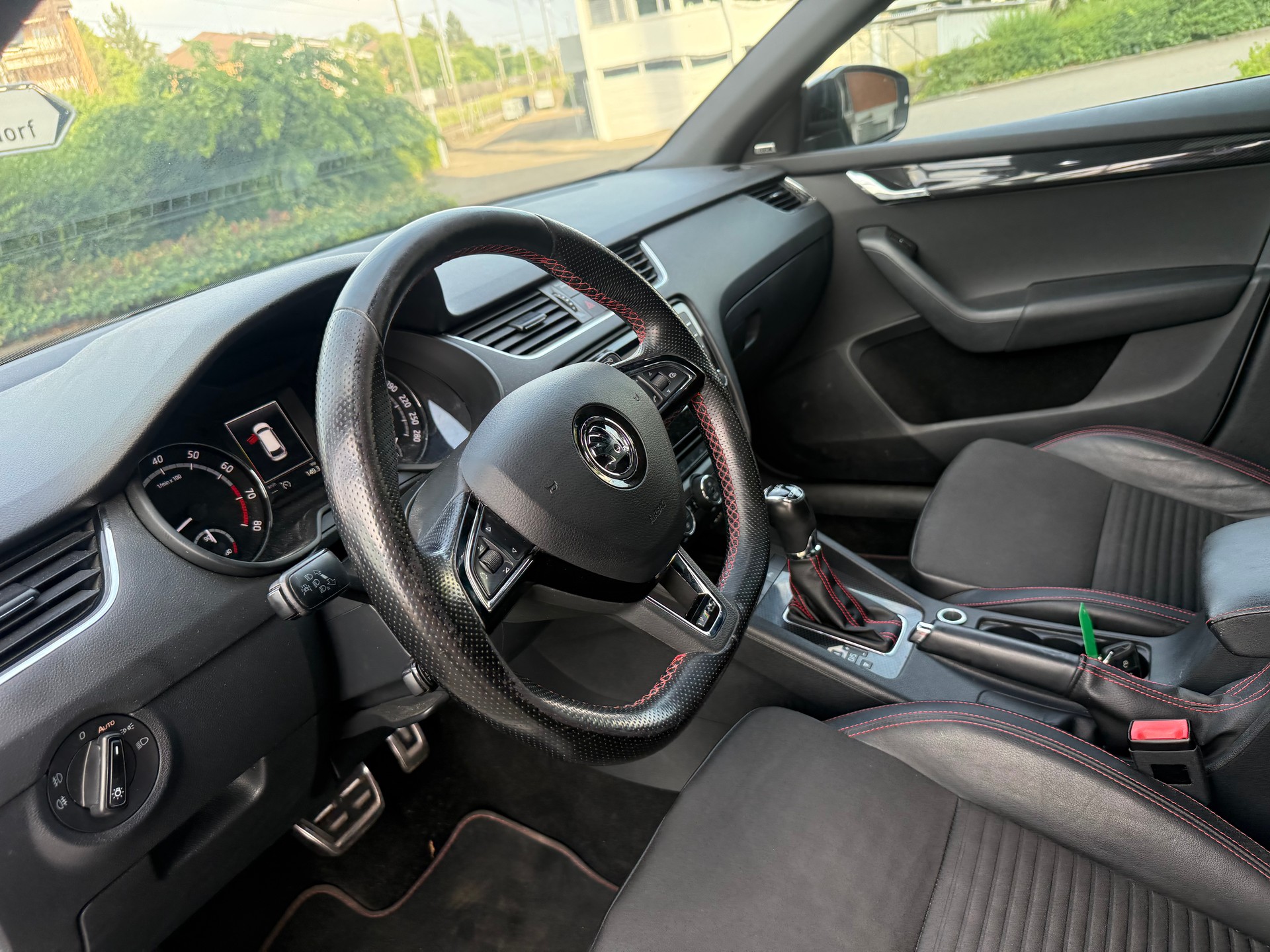SKODA Octavia Combi 2.0 TSI RS DSG-image-7