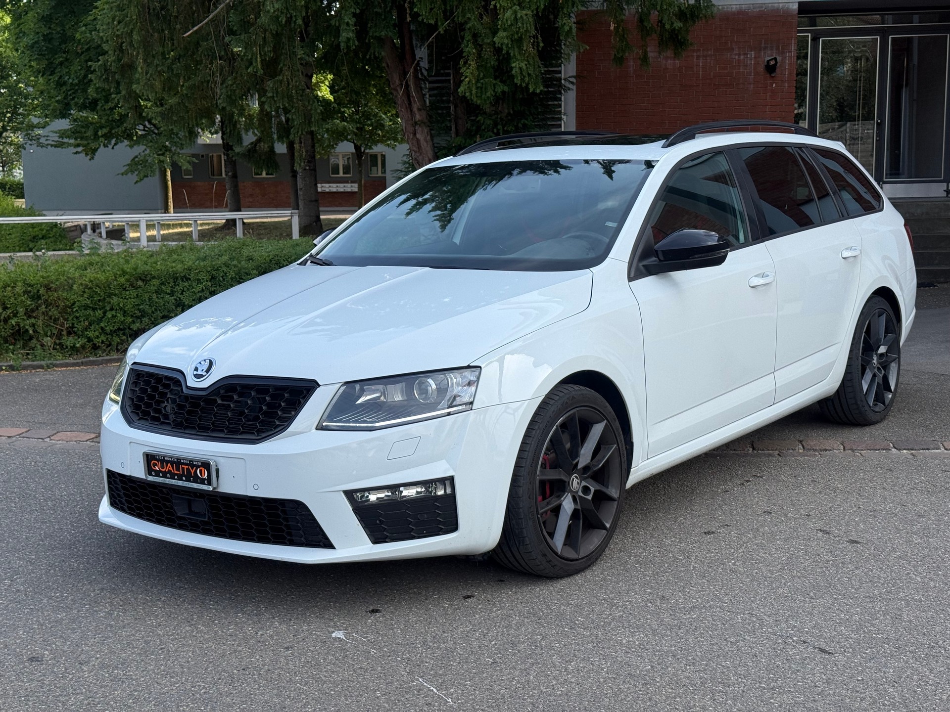 SKODA Octavia Combi 2.0 TSI RS DSG-image-1