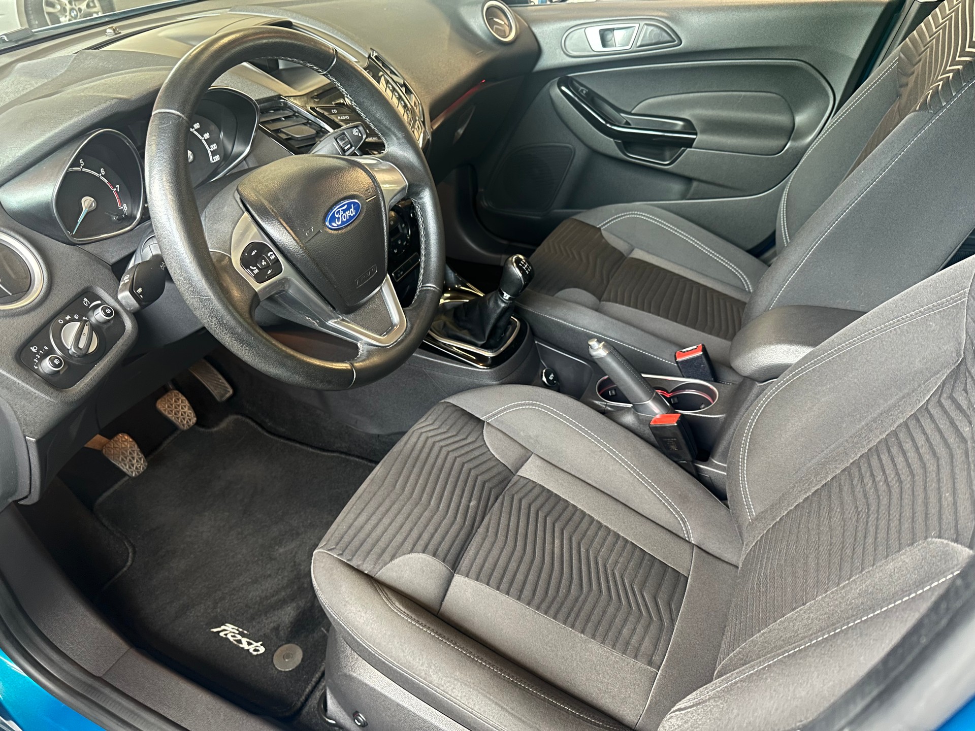 FORD Fiesta 1.0 SCTi Titanium-image-9