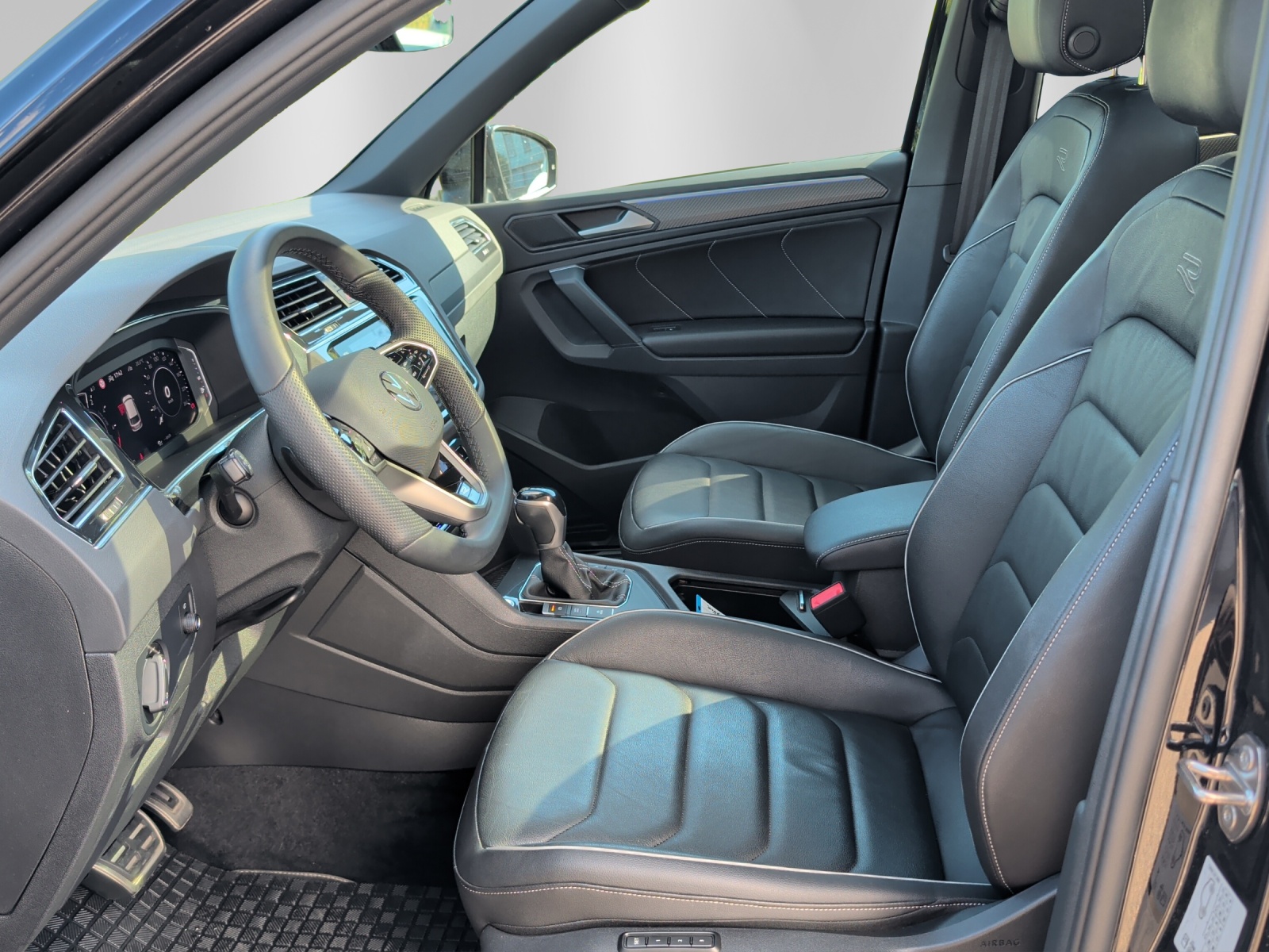 VW Tiguan 1.4TSI PHEV R-Line DSG-image-8