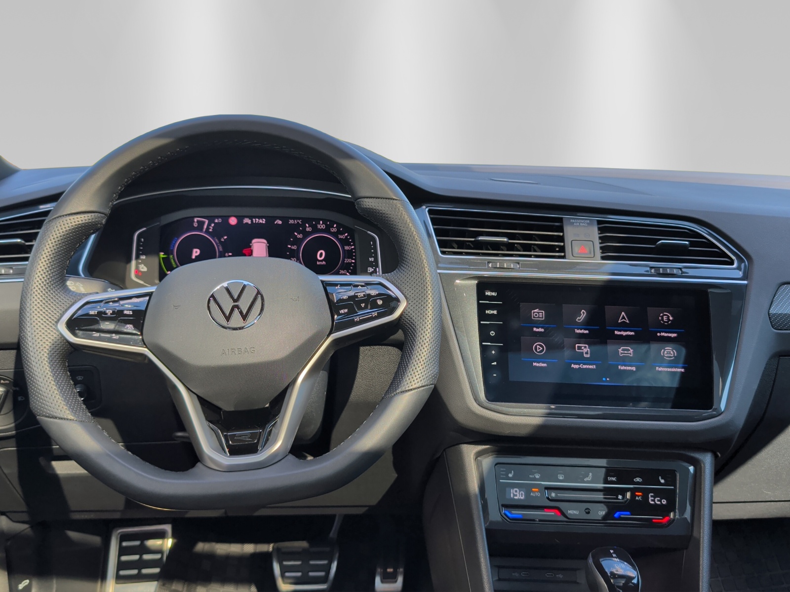 VW Tiguan 1.4TSI PHEV R-Line DSG-image-9