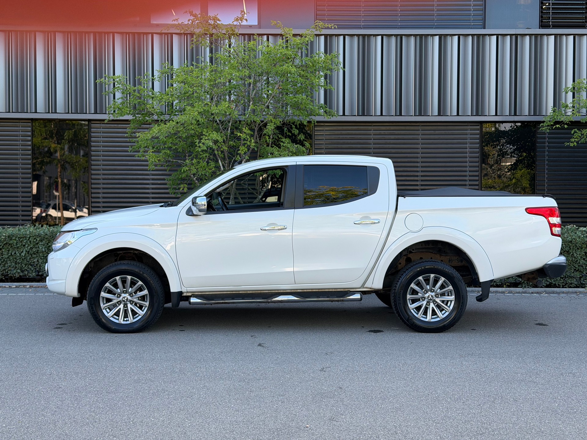 MITSUBISHI L 200 2.4 Style Double Cab-image-2