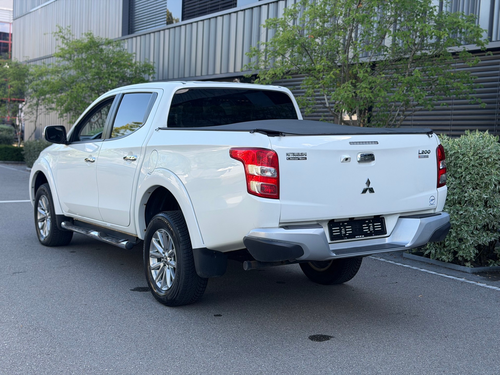 MITSUBISHI L 200 2.4 Style Double Cab-image-4