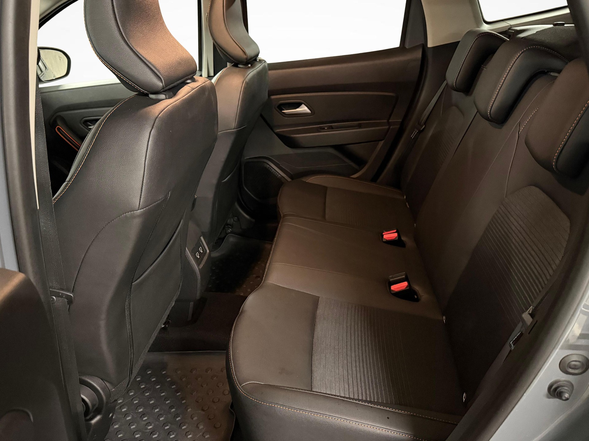 DACIA Duster 1.3 TCe 150 Expression 4WD-image-12