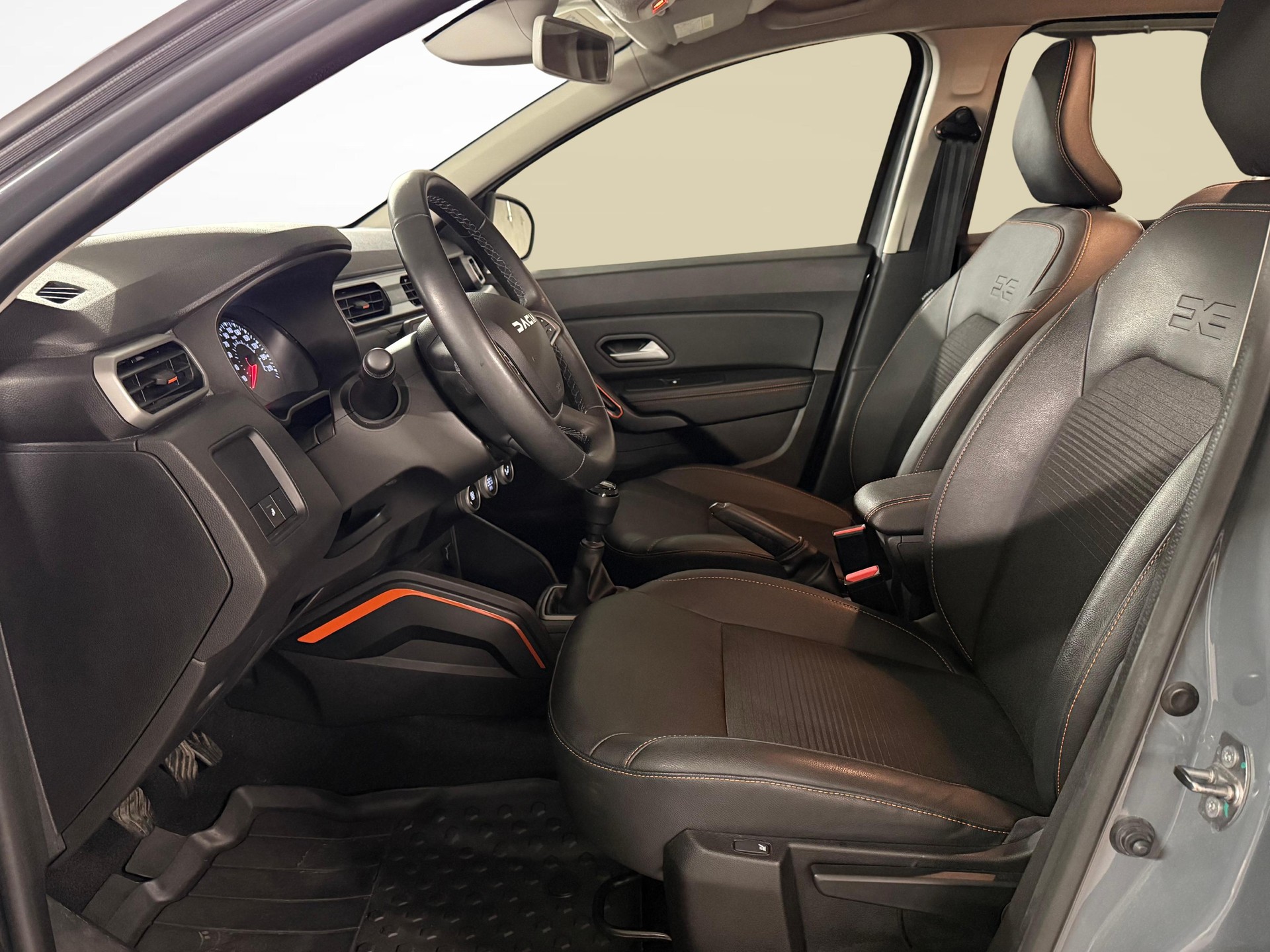 DACIA Duster 1.3 TCe 150 Expression 4WD-image-11