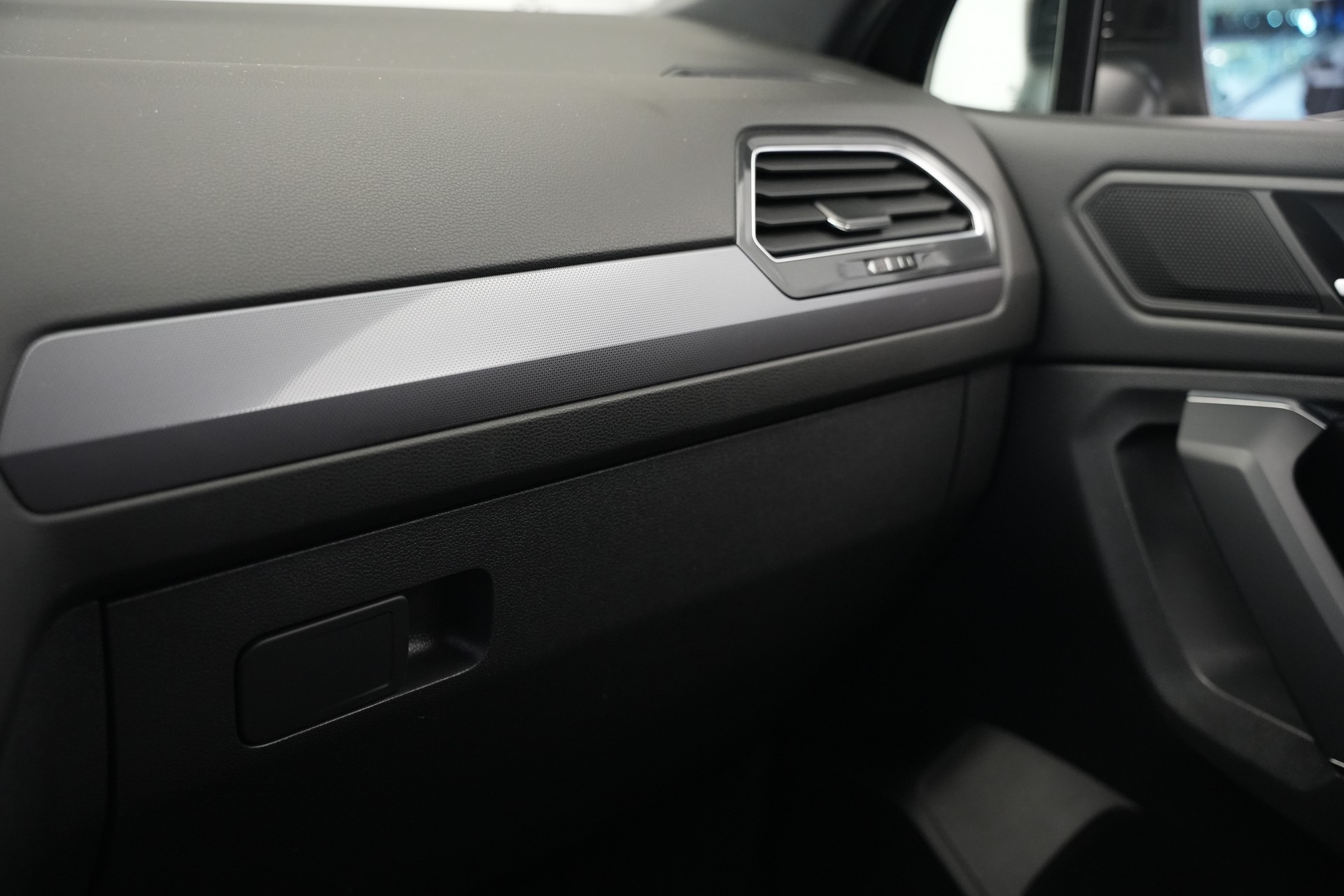 VW Tiguan Allspace 2.0 TDI SCR Highline 4Motion DSG *CH-Fahrzeug* *AHK*-image-25