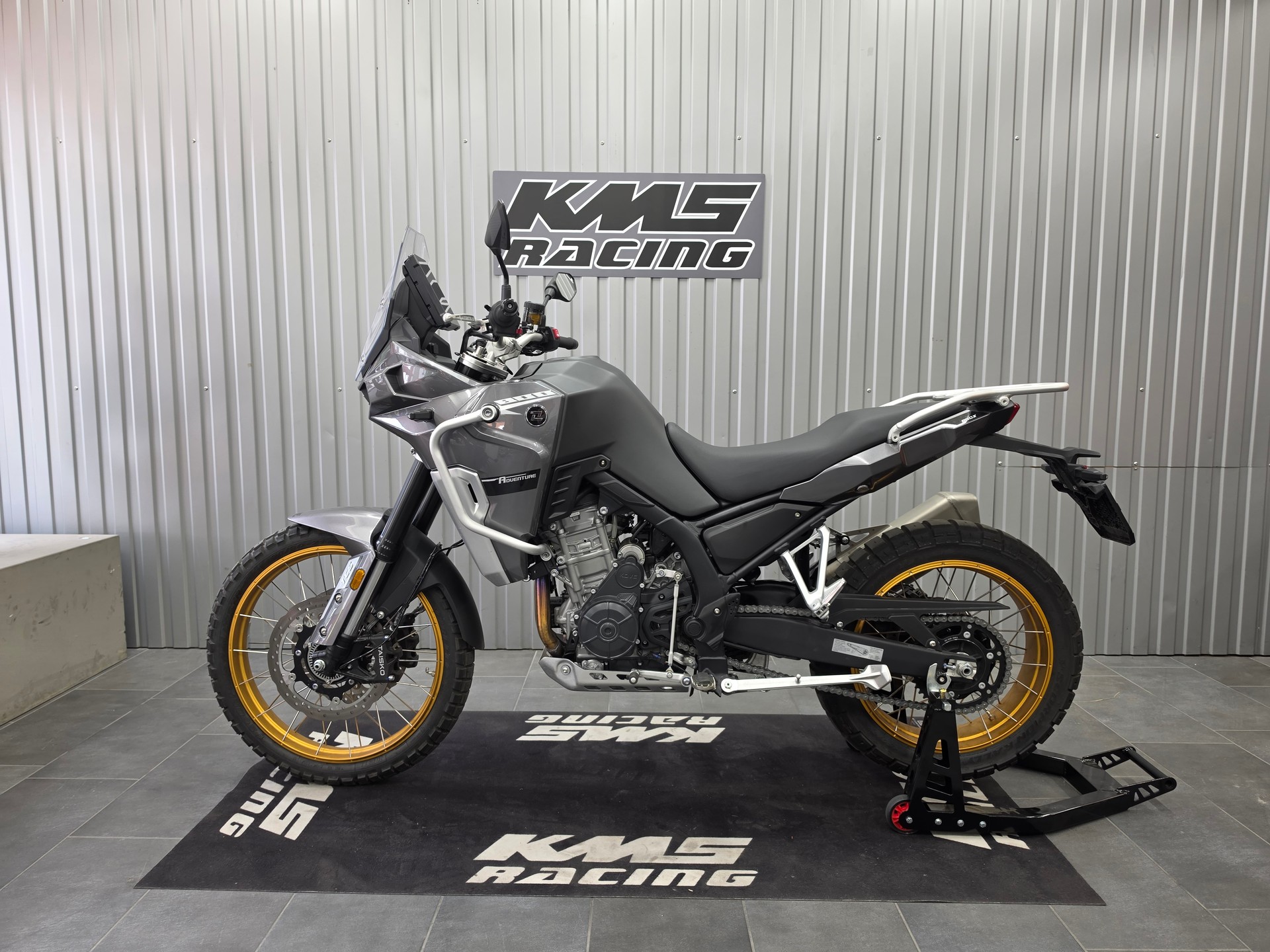 KOVE 800 X Pro-showroom-element-1