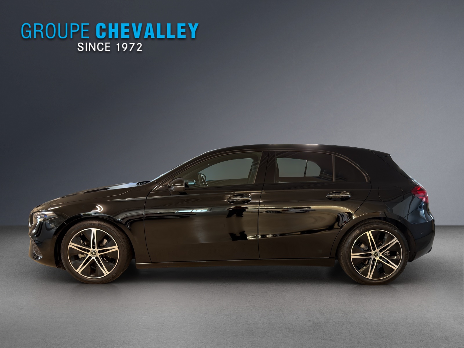 MERCEDES-BENZ A 200 7G-DCT-showroom-element-2
