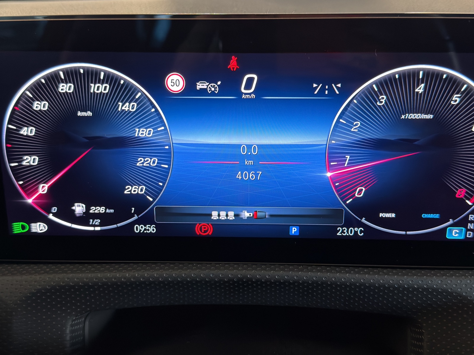 MERCEDES-BENZ A 200 7G-DCT-image-13