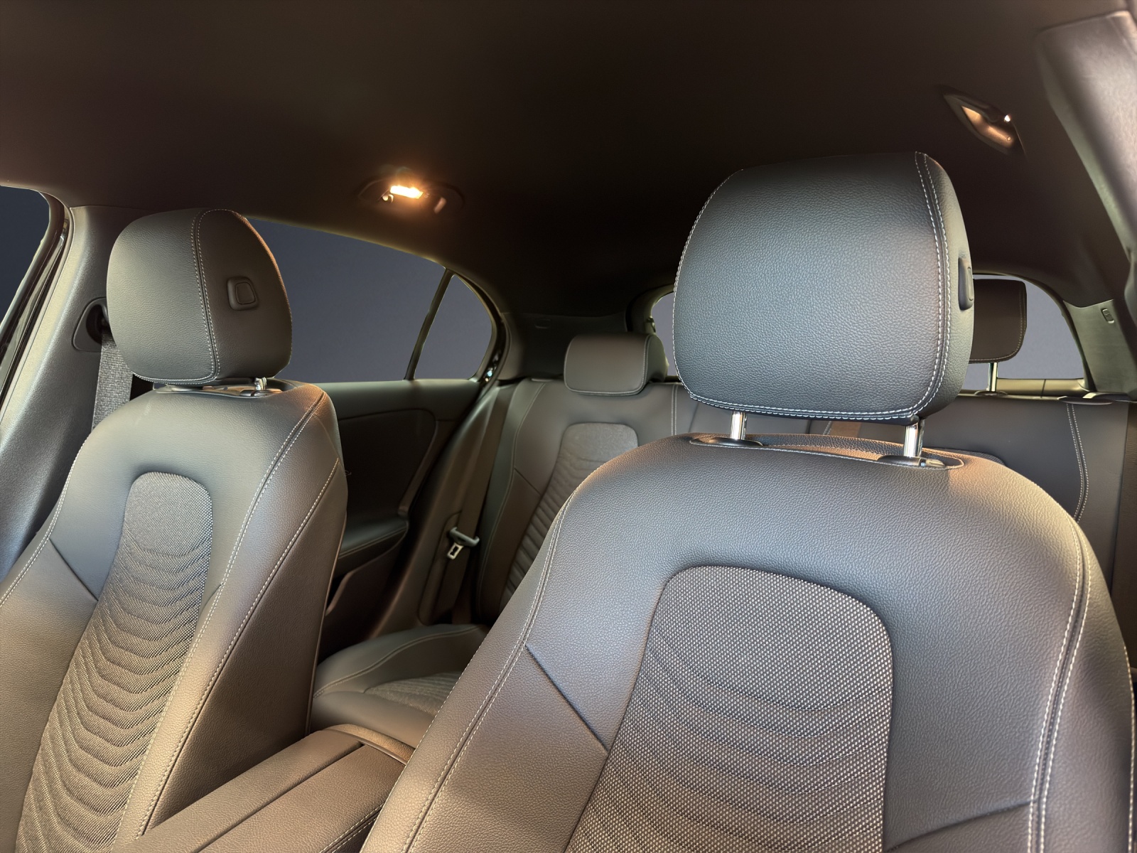 MERCEDES-BENZ A 200 7G-DCT-image-7