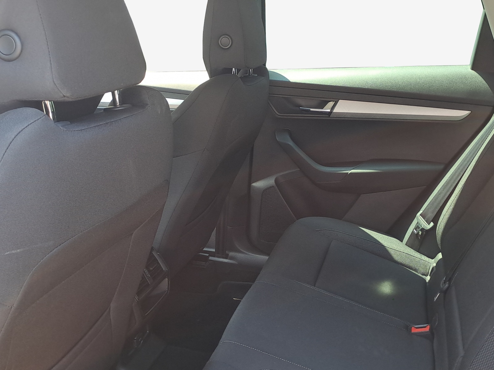 SKODA Karoq 2.0 TDI CR Selection 4x4 DSG-image-11