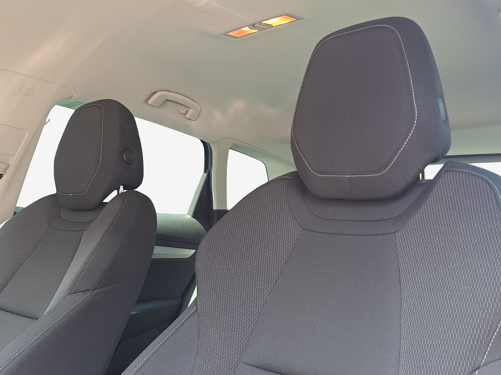 SKODA Karoq 2.0 TDI CR Selection 4x4 DSG-image-14