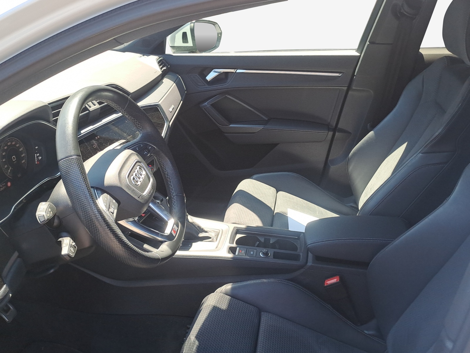 AUDI Q3 Sportback 45 TFSI e S line S-tronic-image-8