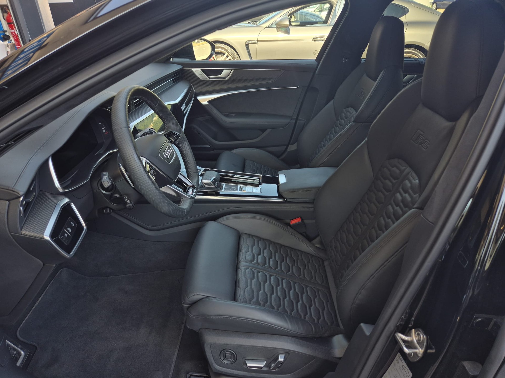 AUDI RS6 Avant 4.0 TFSI V8 Performance quattro-image-8