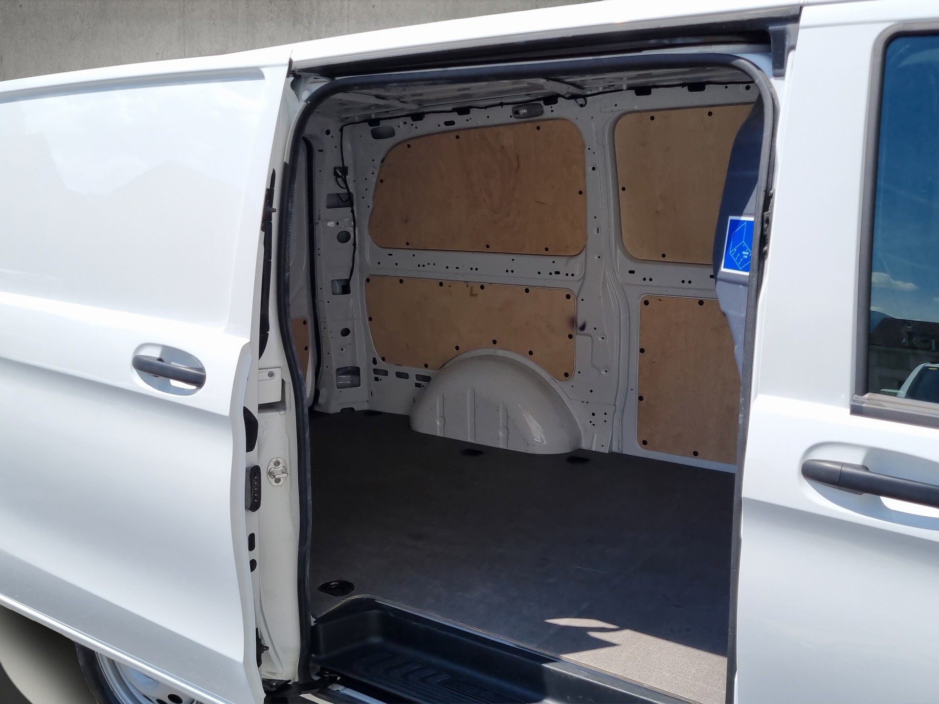 MERCEDES-BENZ eVito 112 Kaw. L 60 kWh-image-12
