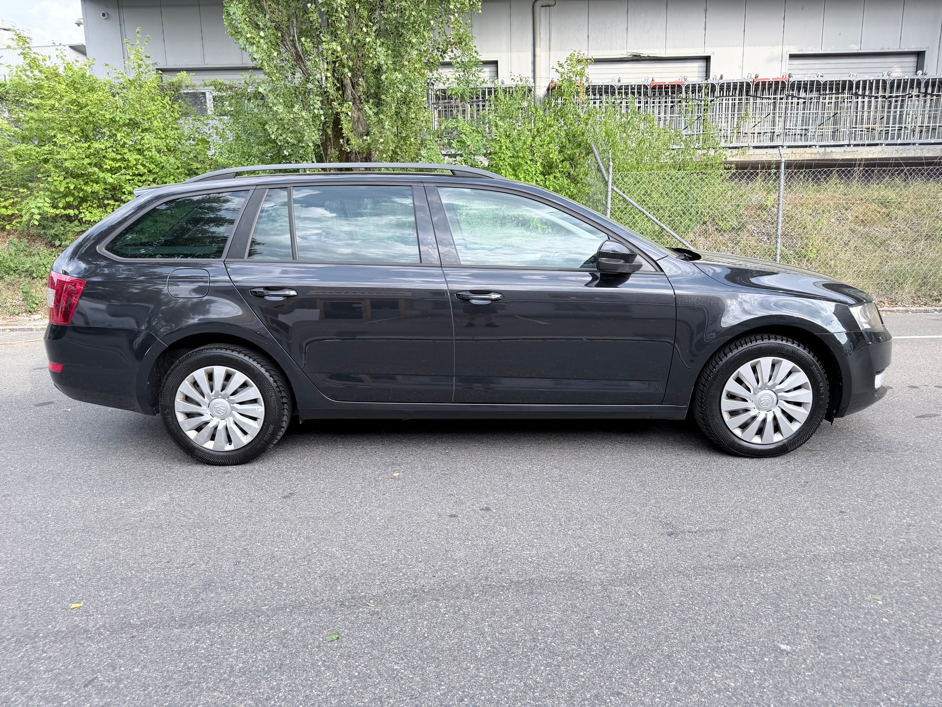 SKODA Octavia Combi 1.6 TDI Ambition DSG-image-6