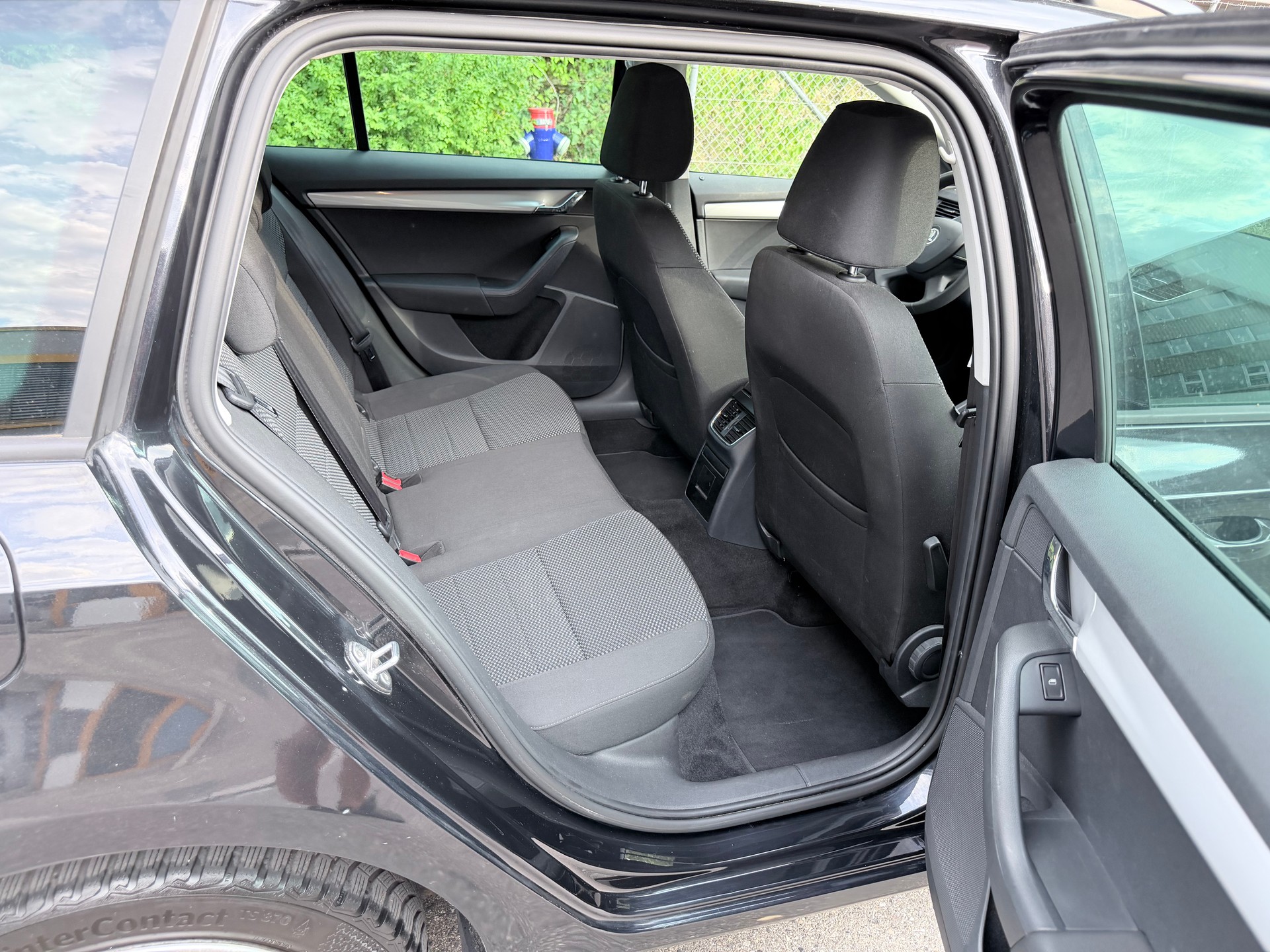 SKODA Octavia Combi 1.6 TDI Ambition DSG-image-13