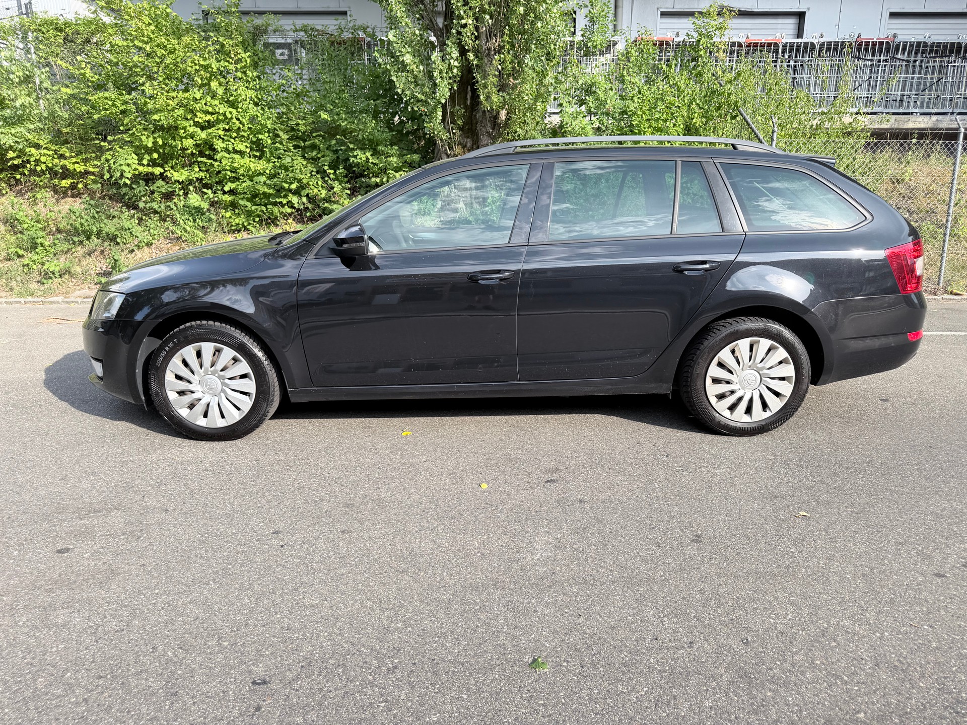 SKODA Octavia Combi 1.6 TDI Ambition DSG-image-1