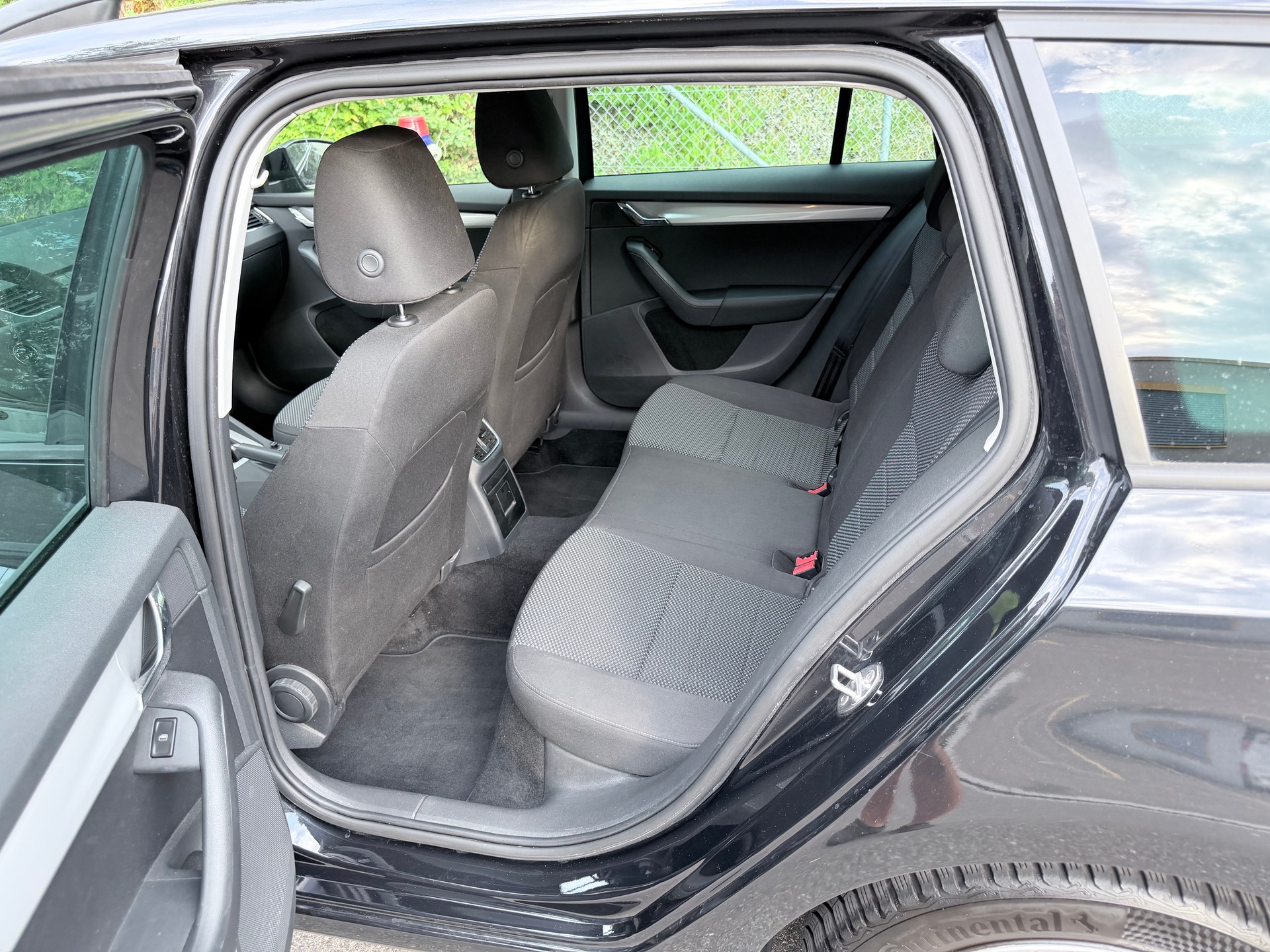 SKODA Octavia Combi 1.6 TDI Ambition DSG-image-11