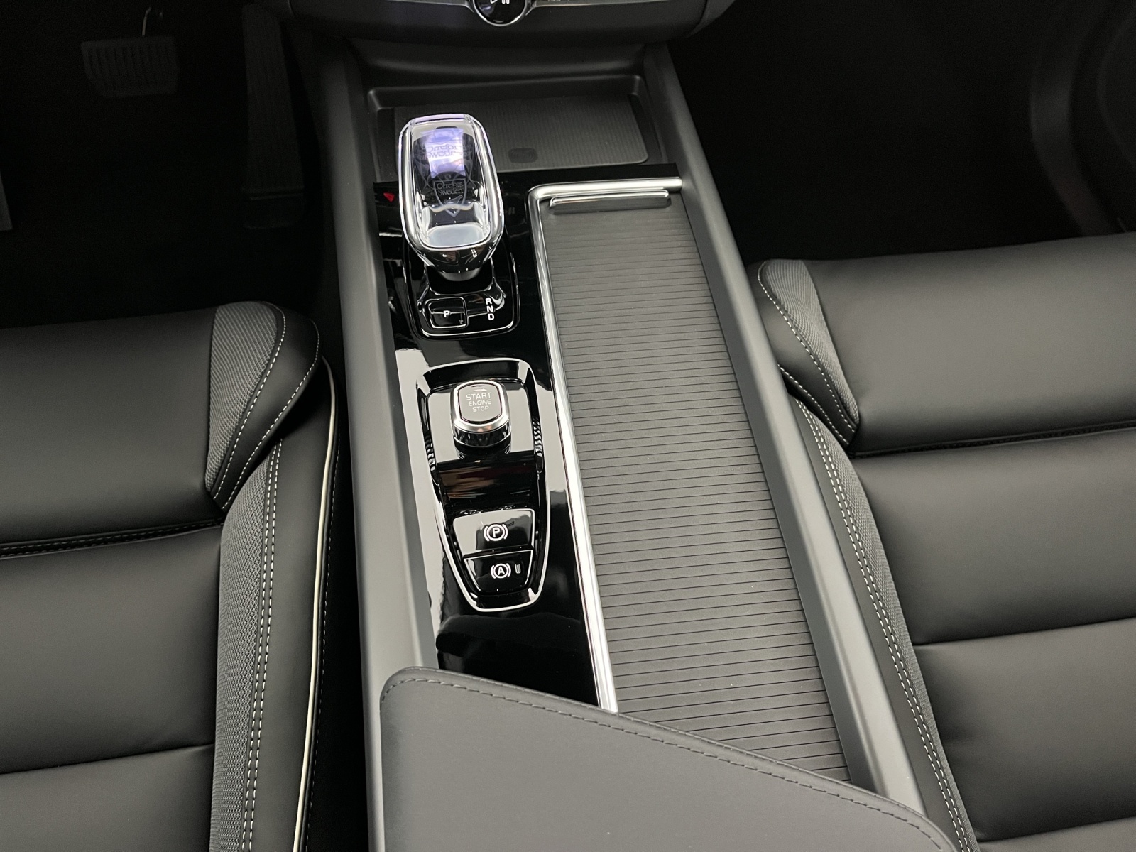 VOLVO XC60 2.0 T8 TE Black Edition eAWD-image-17