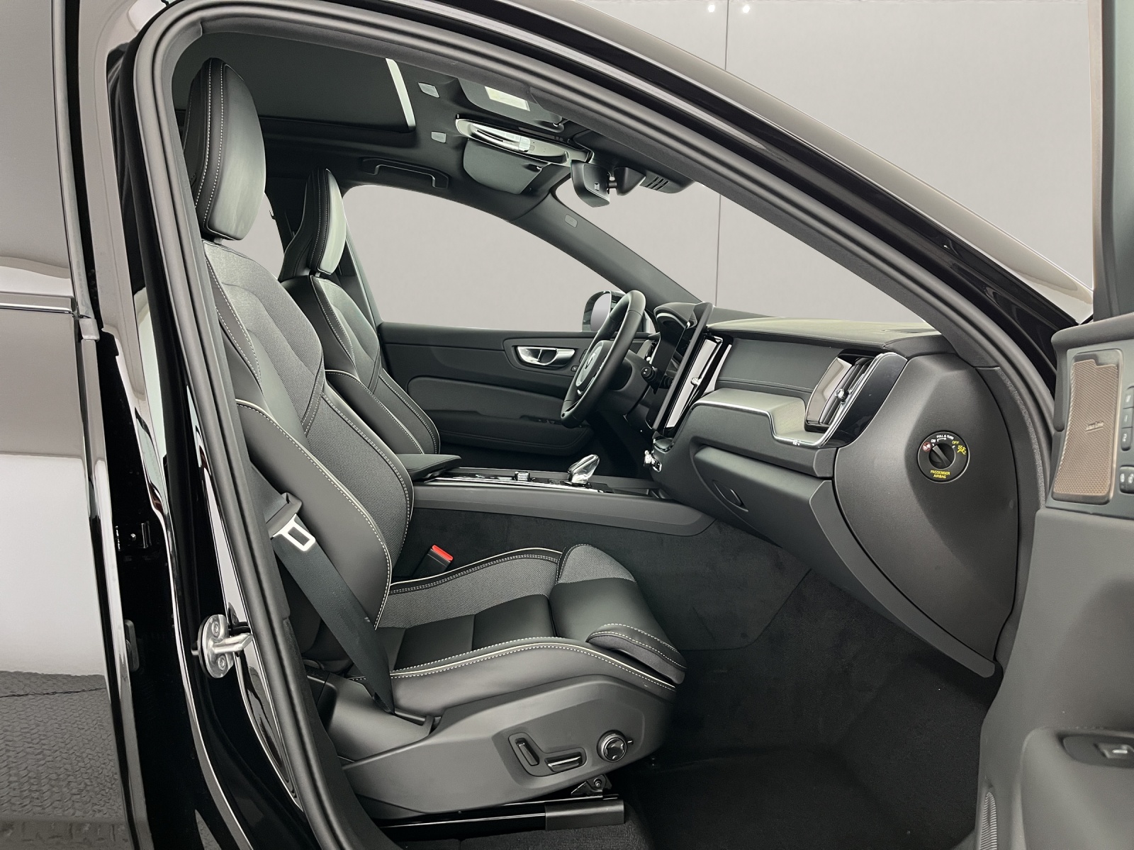 VOLVO XC60 2.0 T8 TE Black Edition eAWD-image-5