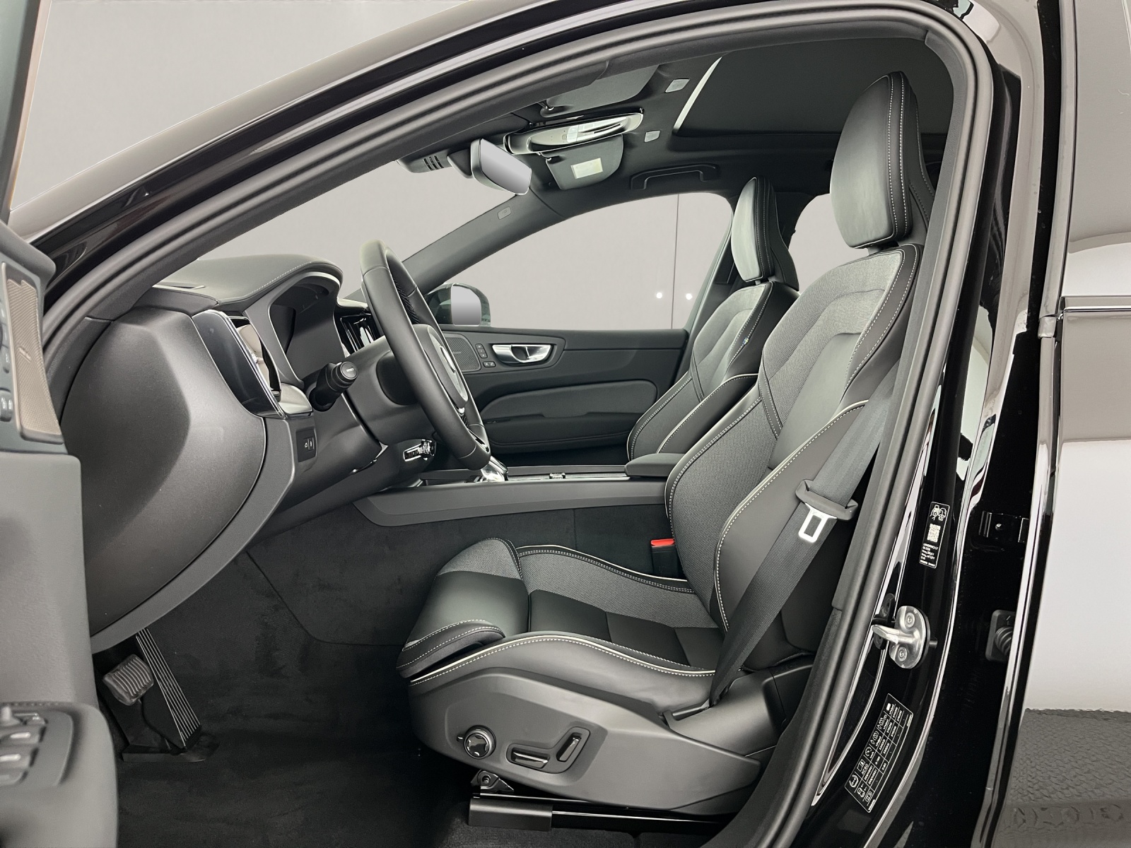 VOLVO XC60 2.0 T8 TE Black Edition eAWD-image-14