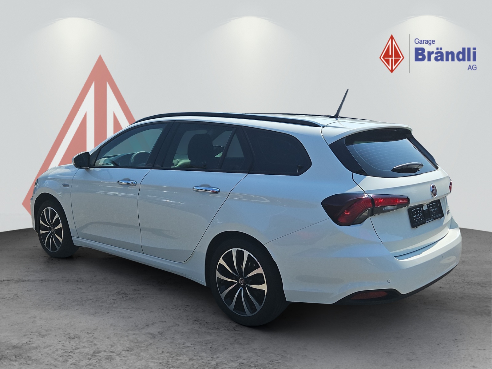 FIAT Tipo SW 1.6 JTD Lounge-showroom-element-3