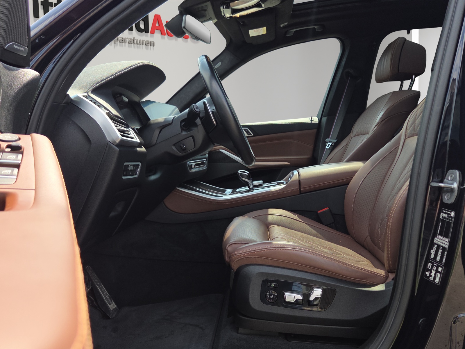 BMW X5 xDrive M50i Steptronic-image-8