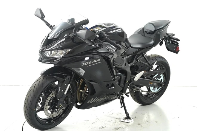 KAWASAKI Ninja ZX-4R Shark-showroom-element-2