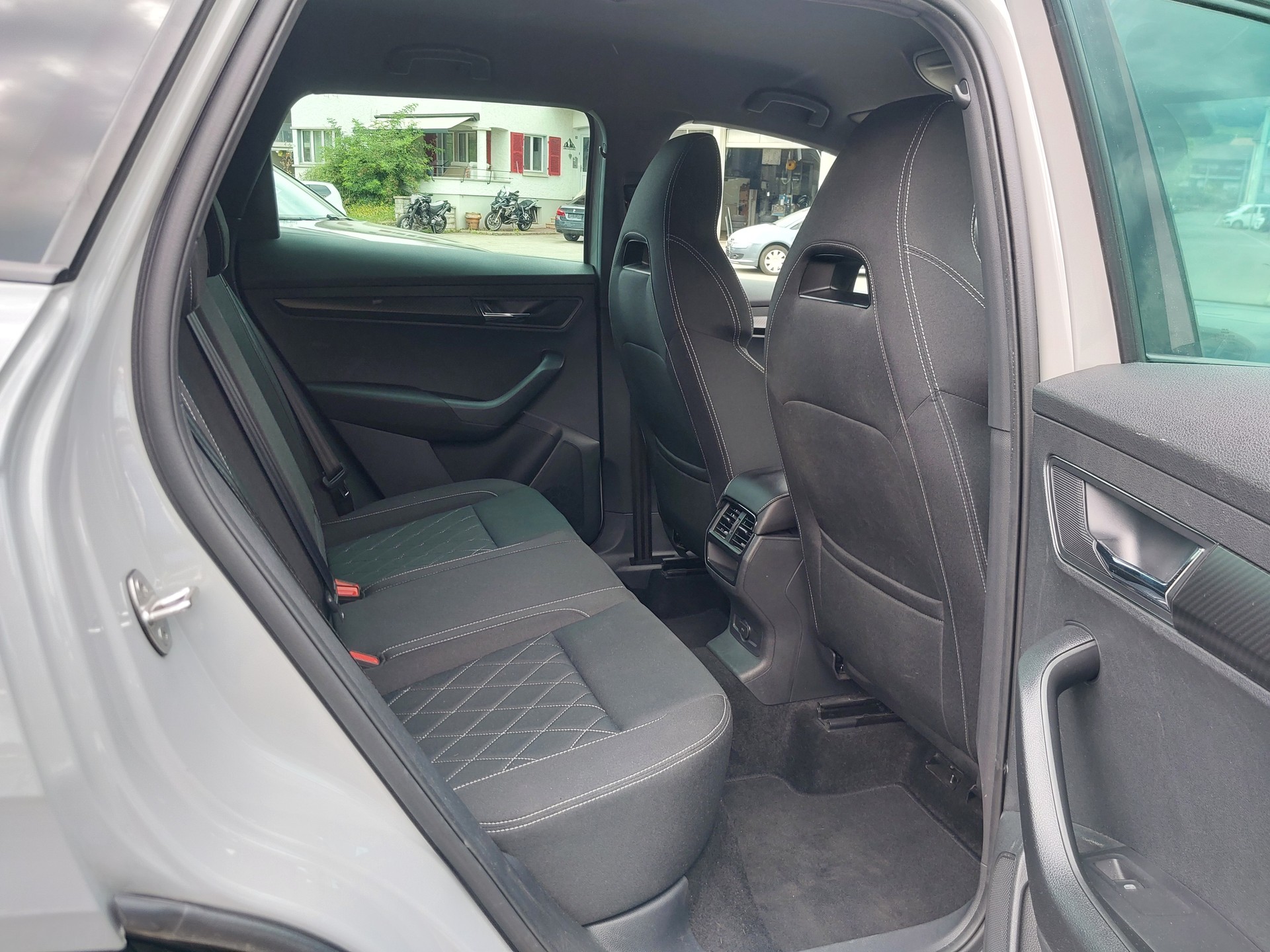 SKODA Karoq 2.0 TDI CR SportLine 4x4 DSG-image-7