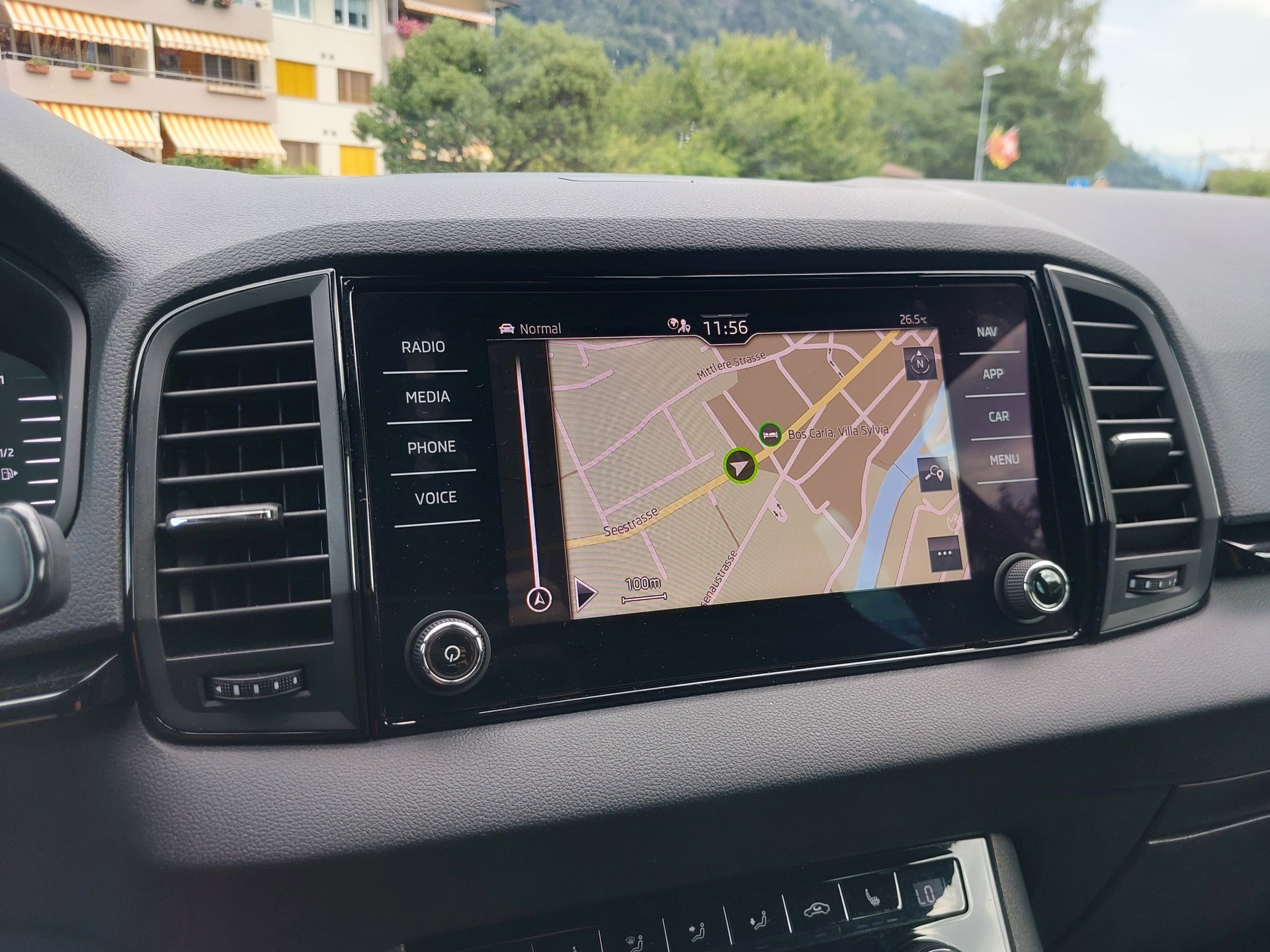 SKODA Karoq 2.0 TDI CR SportLine 4x4 DSG-image-11