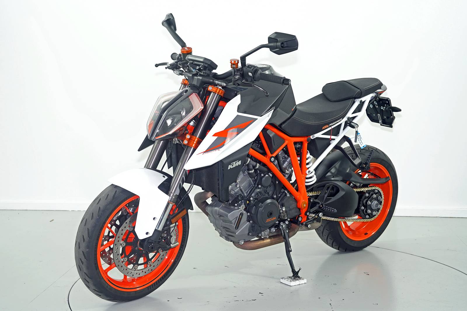 KTM 1290 Super Duke-showroom-element-2