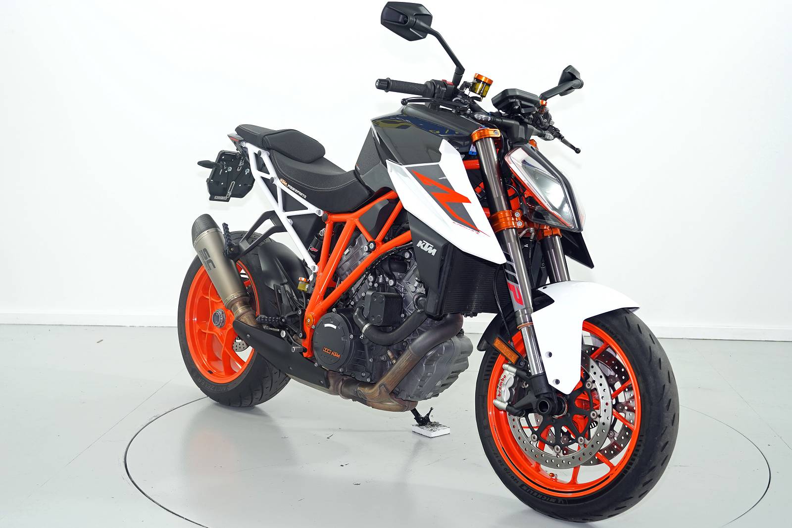 KTM 1290 Super Duke-showroom-element-1