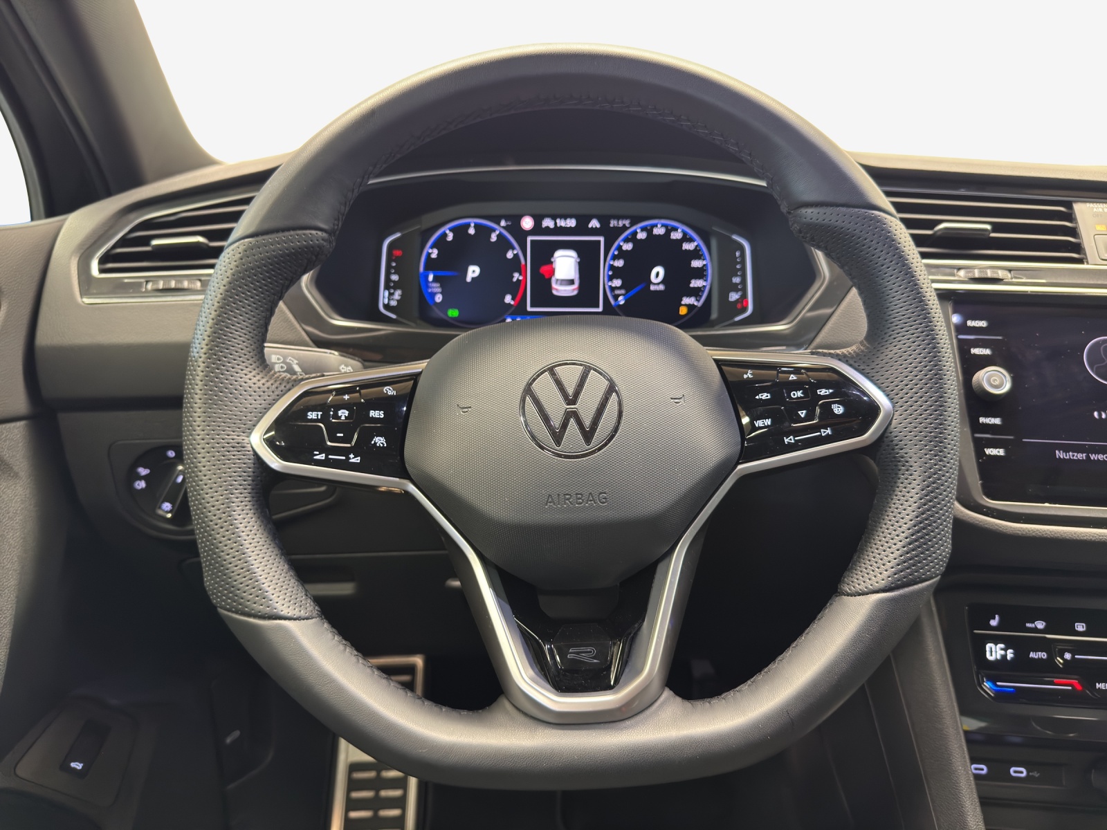 VW Tiguan 2.0TSI R-Line 4Motion DSG-image-9