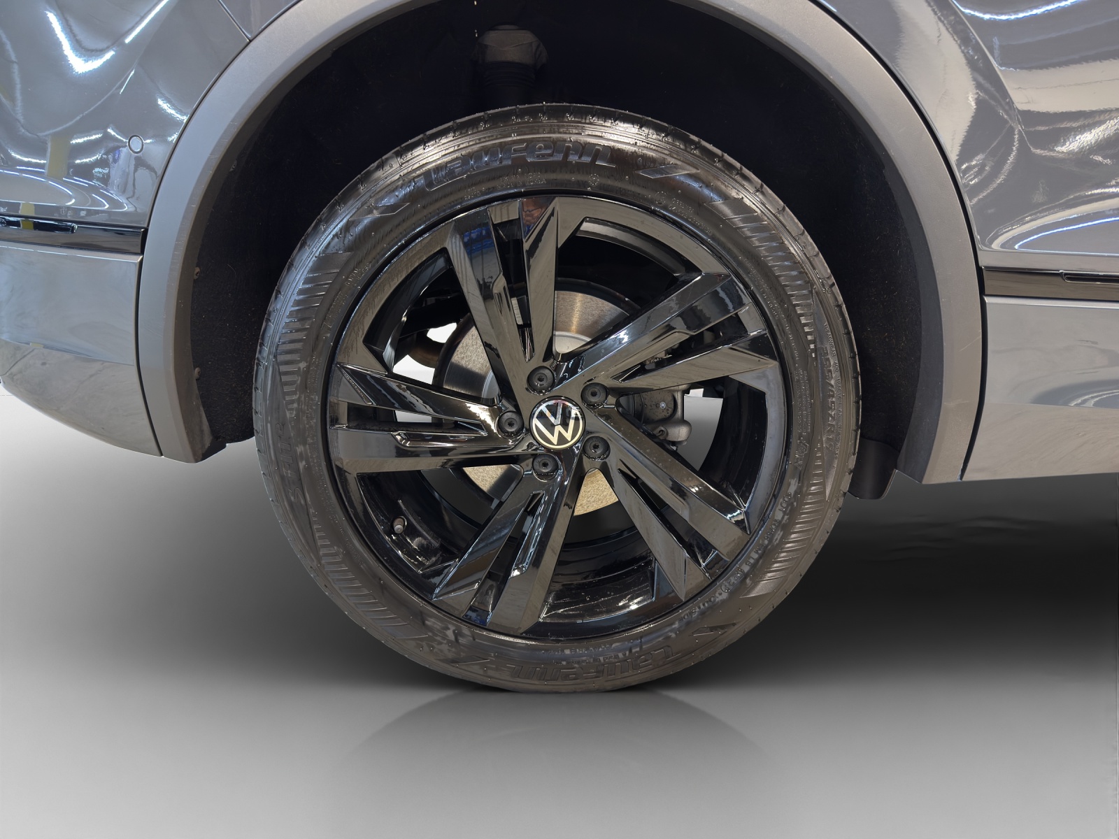 VW Tiguan 2.0TSI R-Line 4Motion DSG-image-13