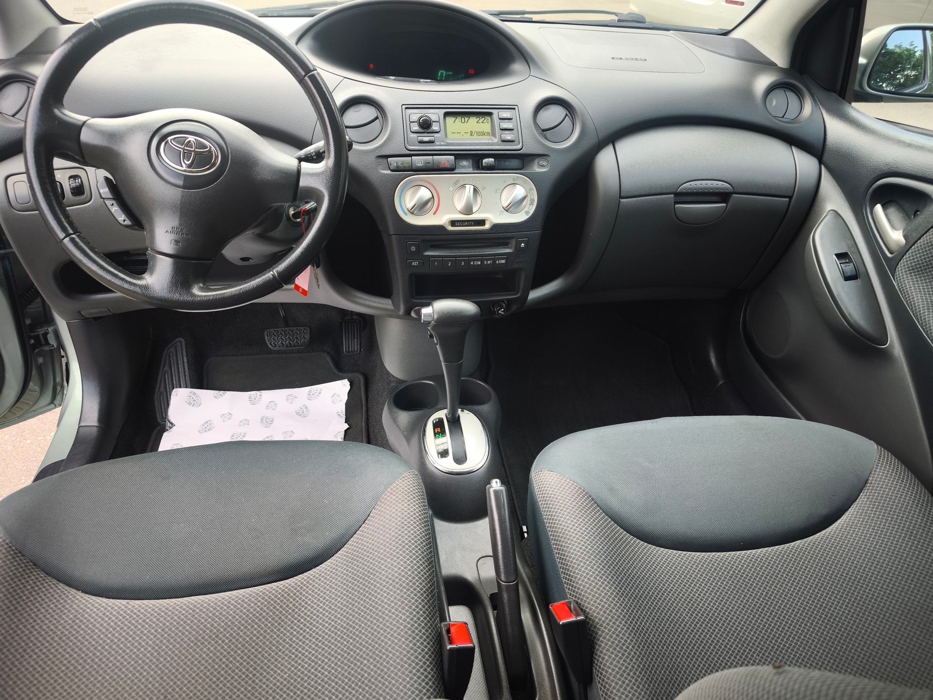 TOYOTA Yaris 1.3 Linea Luna-image-6